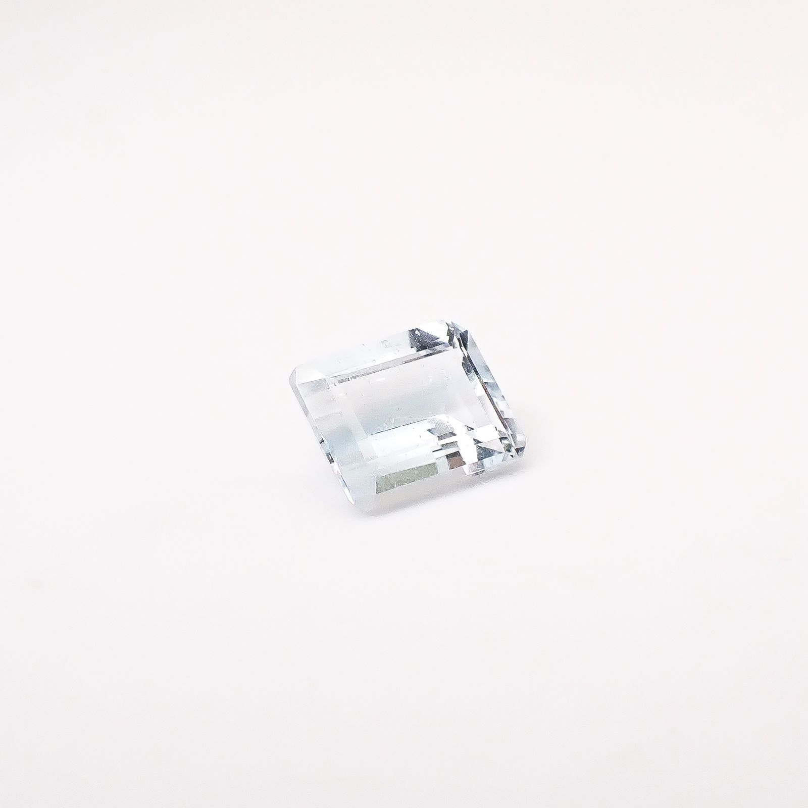 バイカラートパーズ 非加熱 ブラジル産 3.05ct / 9x7.2mm前後 [260331799]