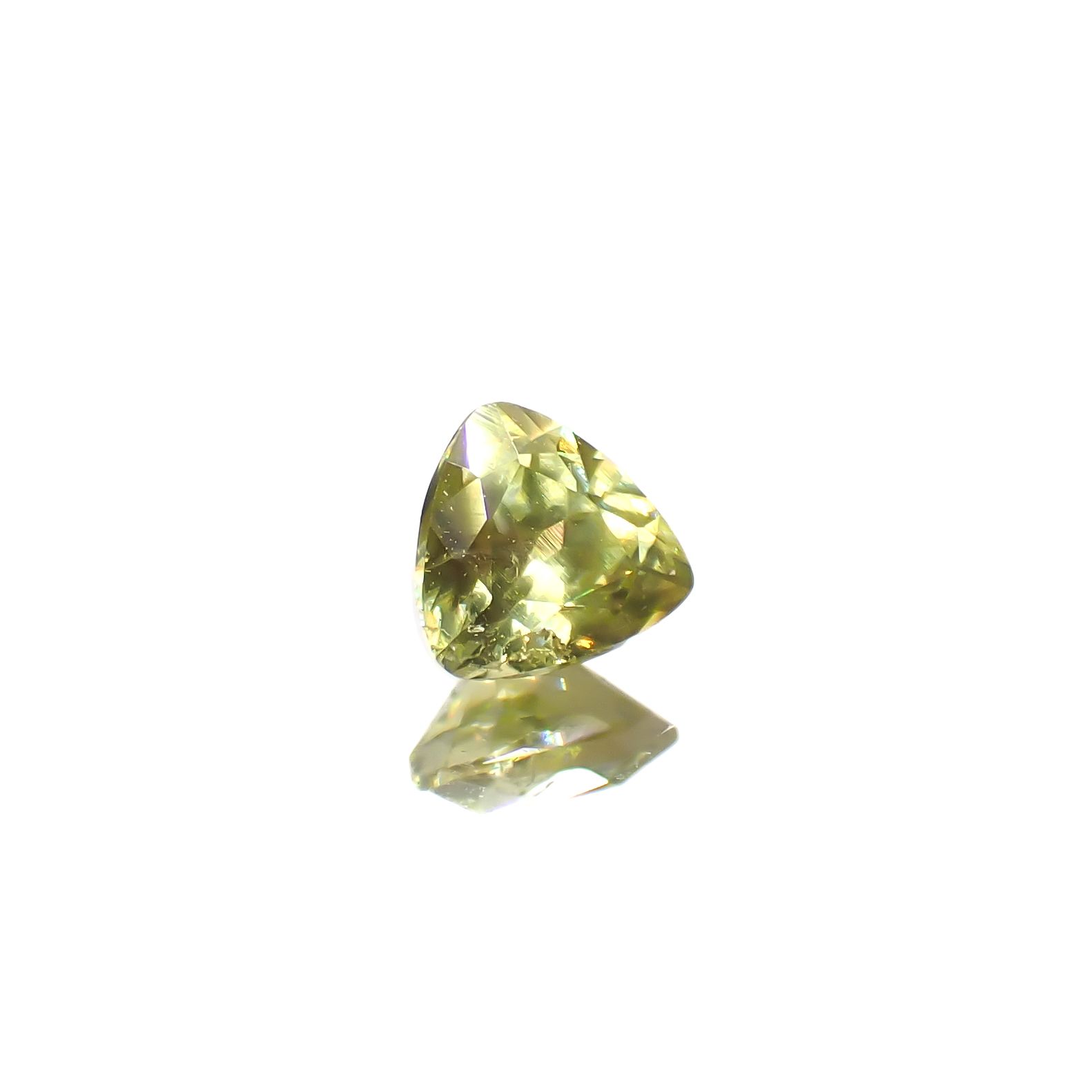 スフェーン マダガスカル産 0.30ct[240627906]4.1x4mm前後