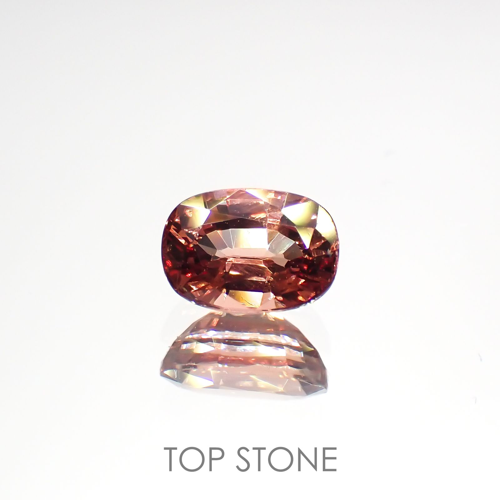 カラーシフトマラヤガーネット(宝石名ガーネット)タンザニア産 1.00ct 識別済[220115013]6.5x4.7mm前後