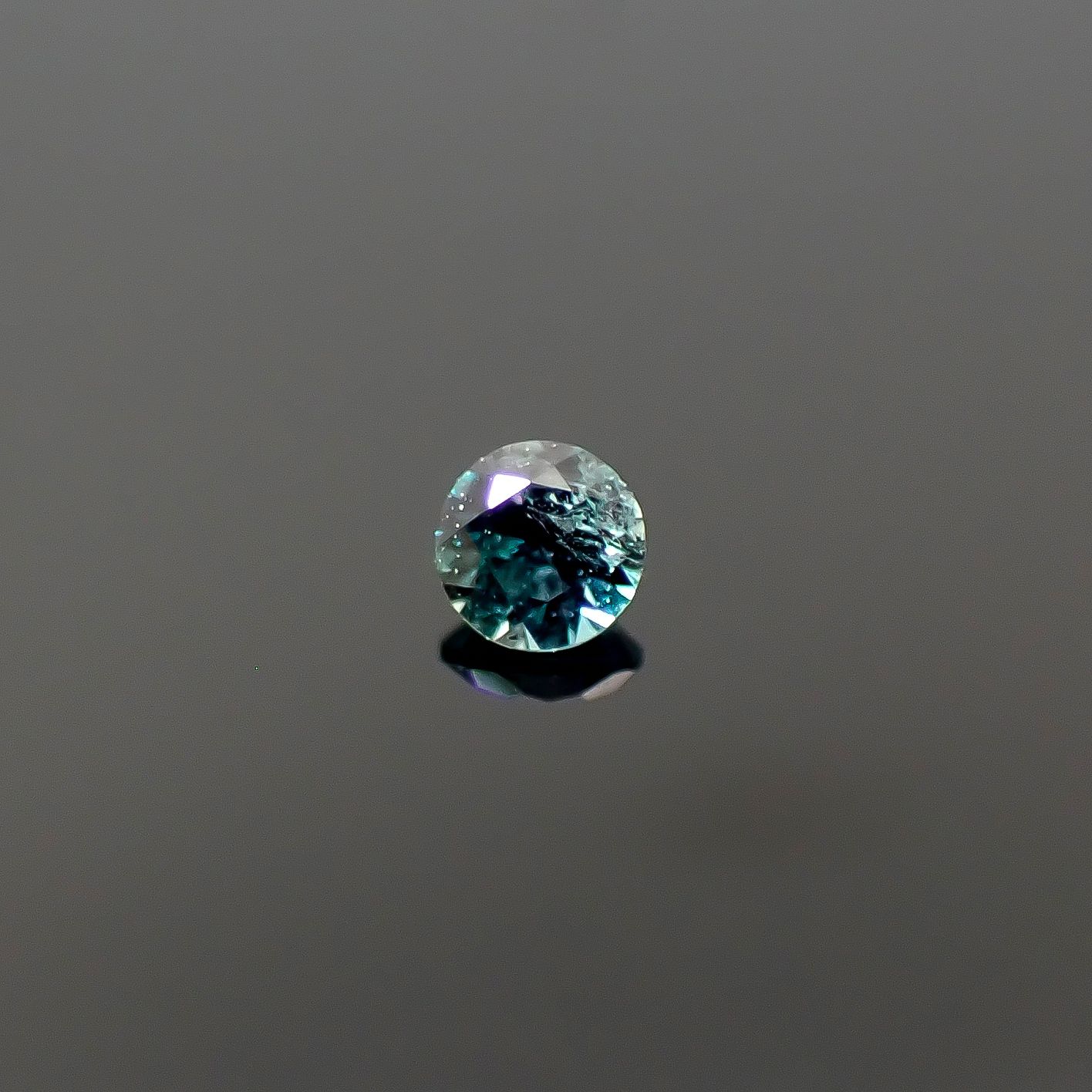 アレキサンドライト ロシア産 0.025ct / 1.7x1.7mm前後 [260532153]