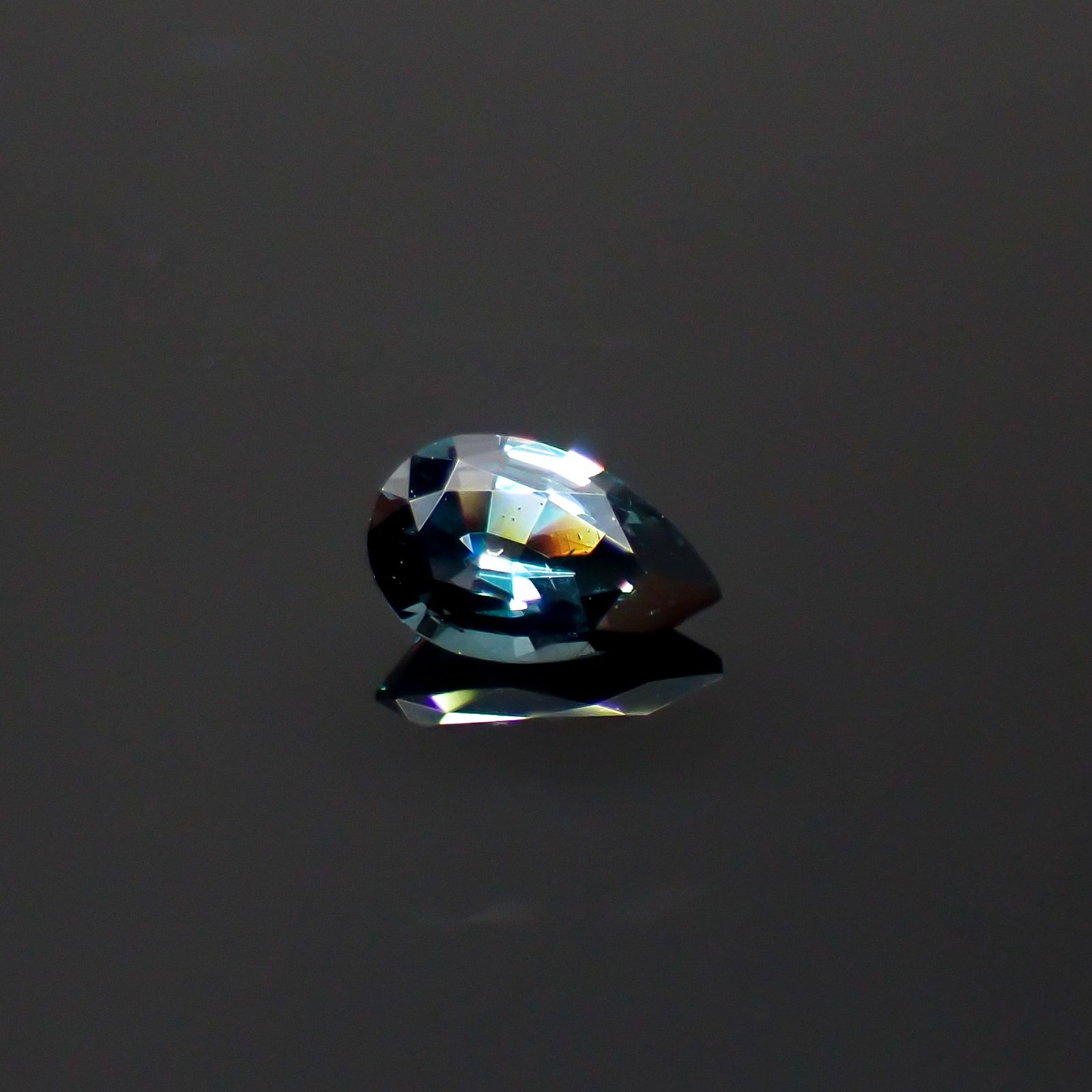 ベキリーブルーガーネット（カラーチェンジガーネット アレキタイプ） マダガスカル・ベキリー産 0.23ct[240628278]4.9x3.1mm前後