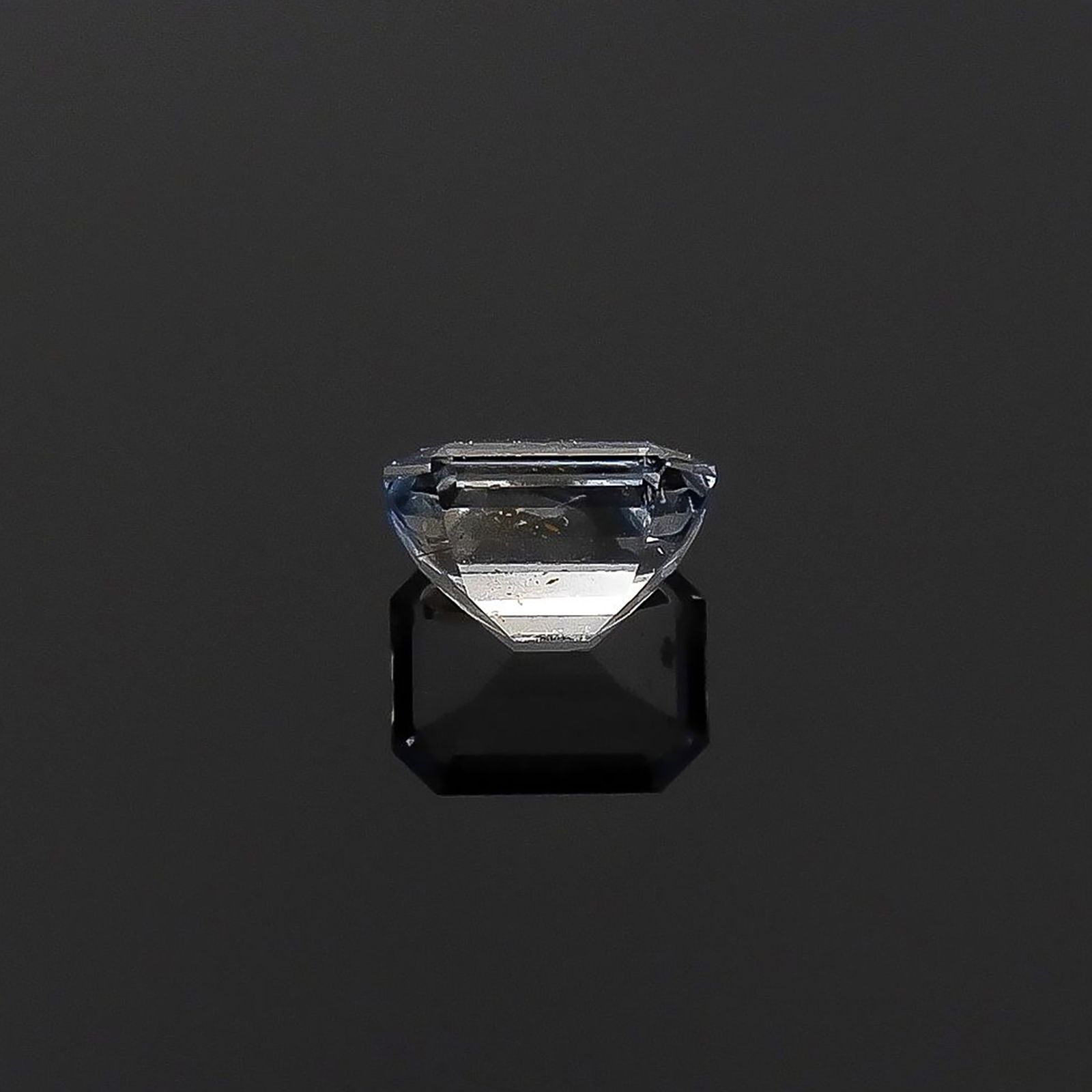 ジェレメジェバイト(宝石名エレメジェバイト)ナミビア産 ソ付(彩珠) 0.250ct / 4x3.1mm前後 [220817283]