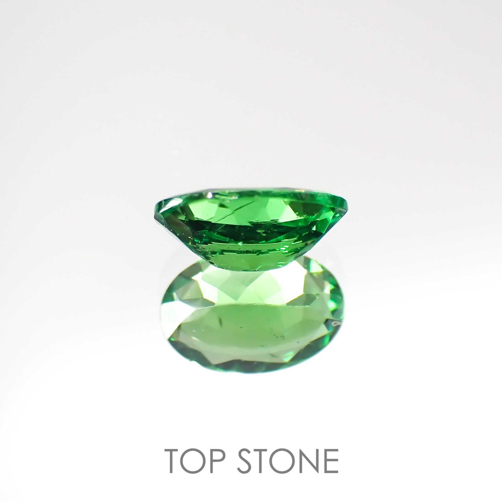 ツァボライト(宝石名ガーネット)タンザニア産 0.47ct 識別済[221018721]6.2x4.1mm前後