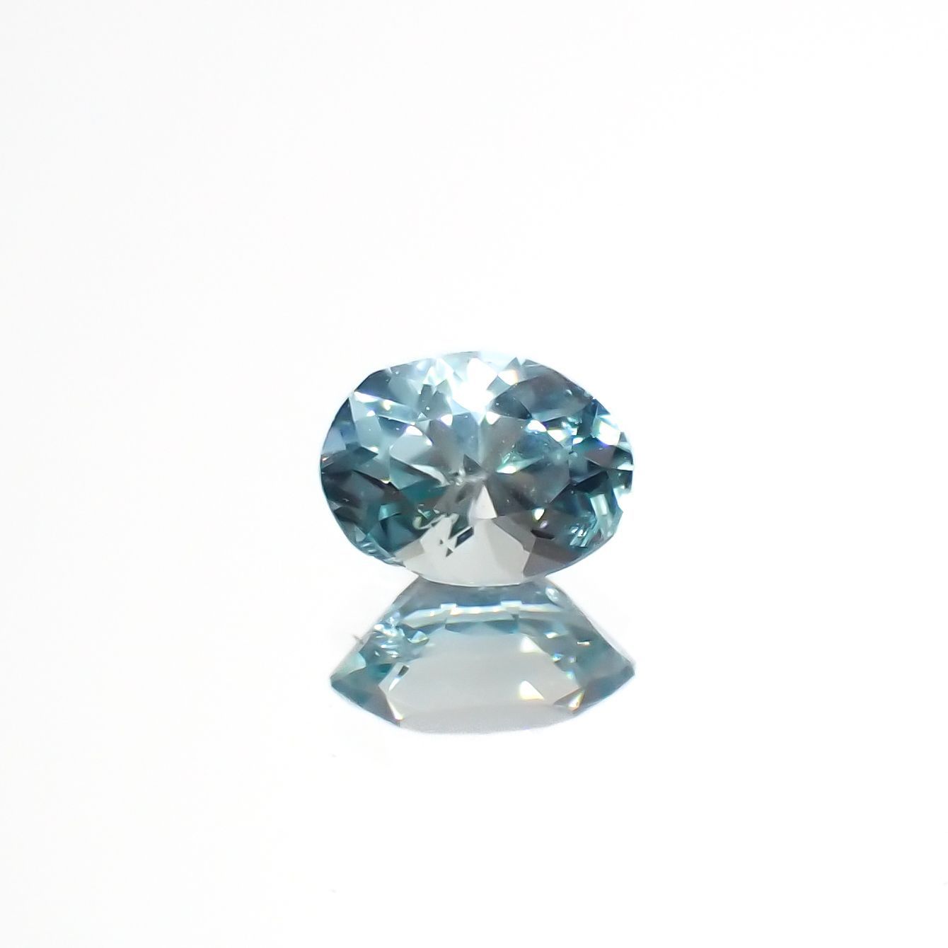 ユークレース(宝石名ブルー・ユークレース)コロンビア産 0.389ct ソ付(彩珠)[221018684]5.3x3.9mm前後