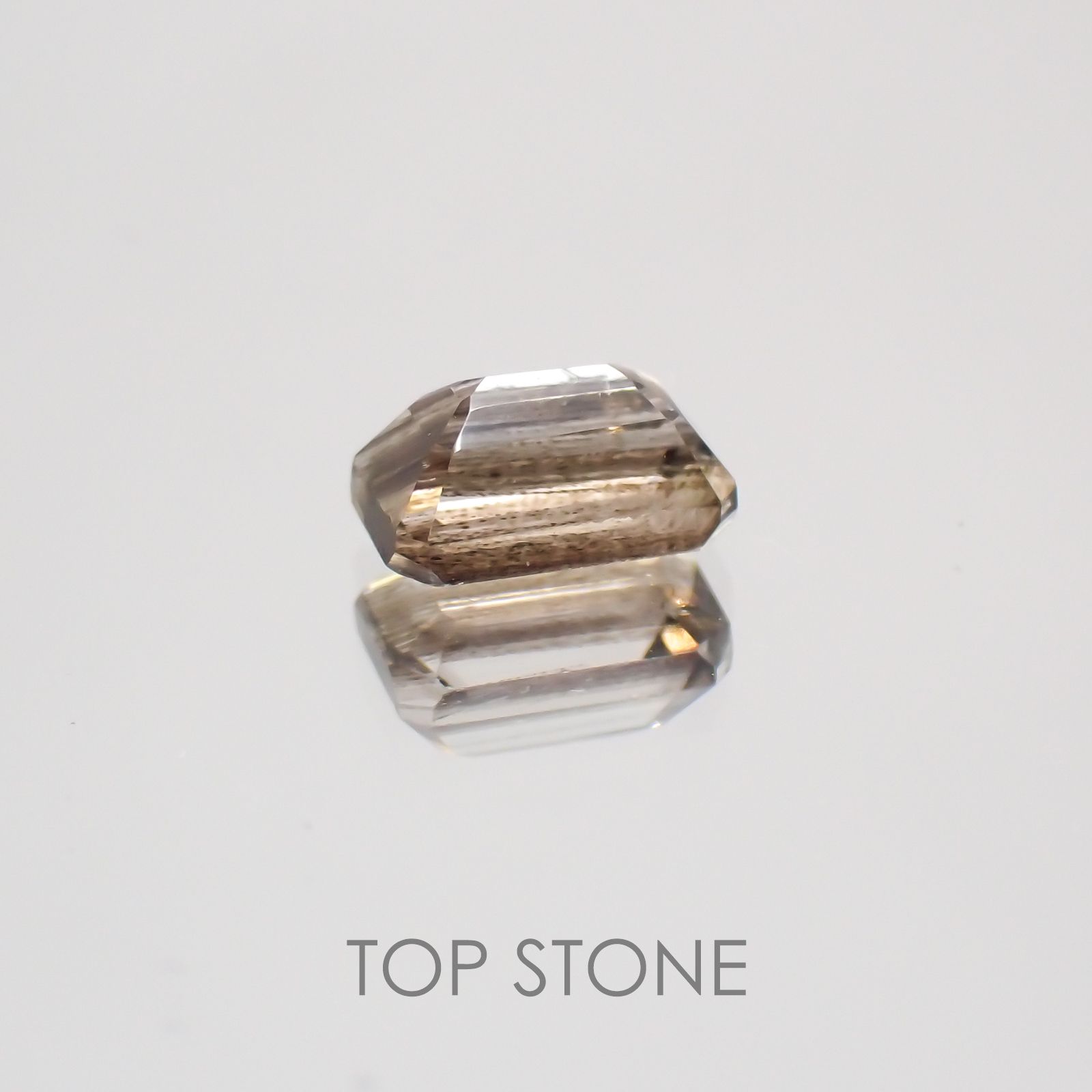 レインボースキャポライト ブラジル産 ルース 0.57ct[210310346]6.1×3.8mm前後