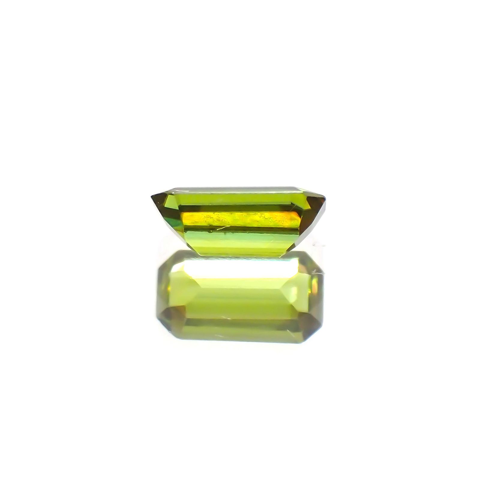 スフェーン(宝石名スフェーン) パキスタン産 識別済 0.26ct / 5.2x2.8mm前後 [26019443]