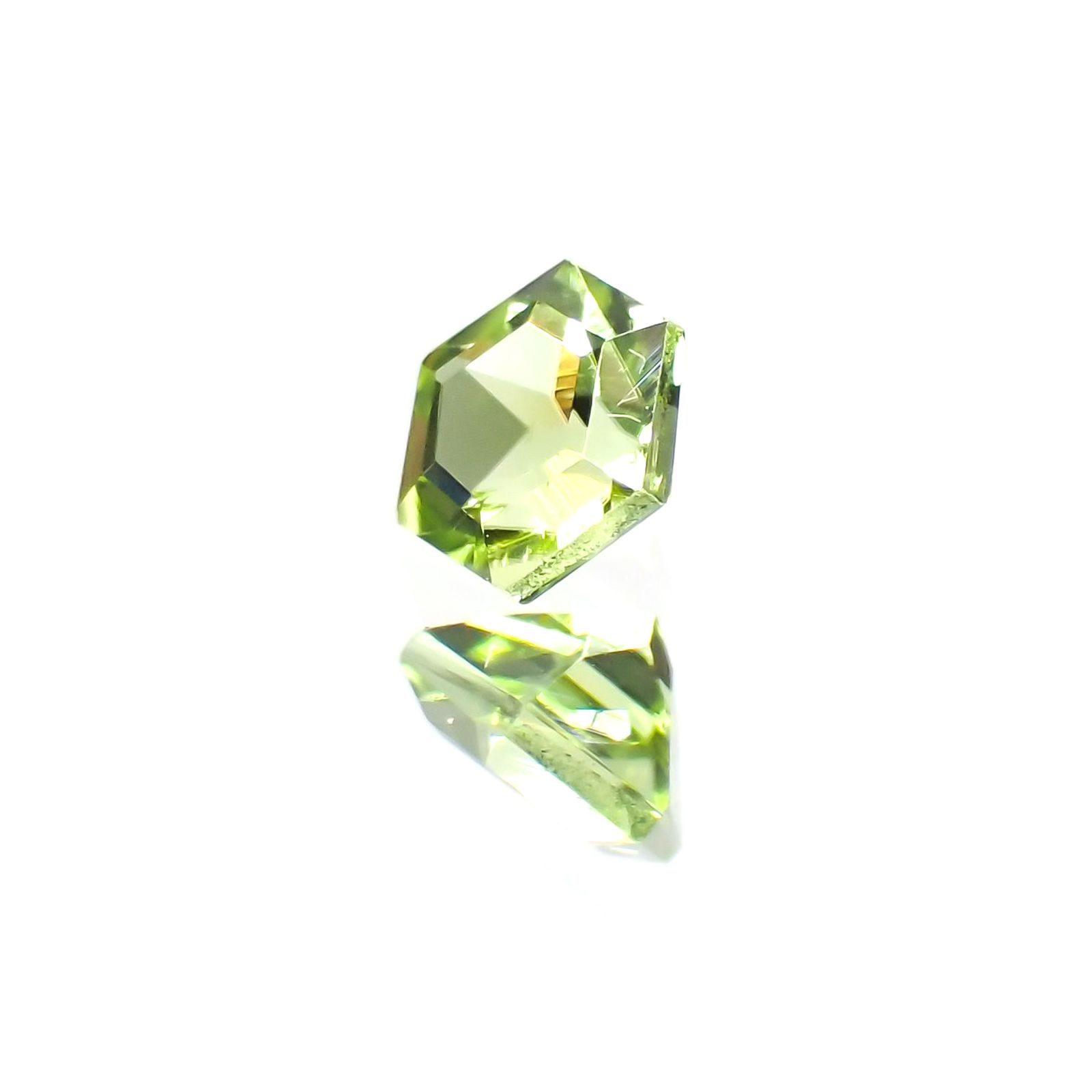 ◇ヘキサゴンカット◇ペリドット(宝石名ペリドット) パキスタン産 0.36ct 識別済[251013094]4.1×4mm前後