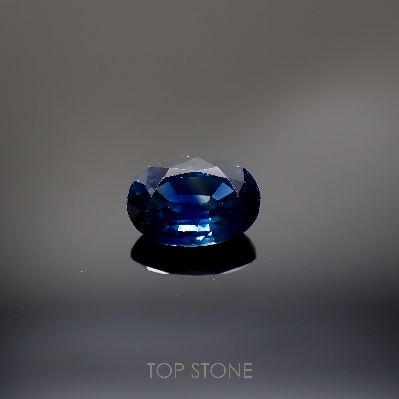サファイア(宝石名サファイア)マダガスカル/スリランカ産 0.95ct 識別済[220113885]6.9x4.8mm前後