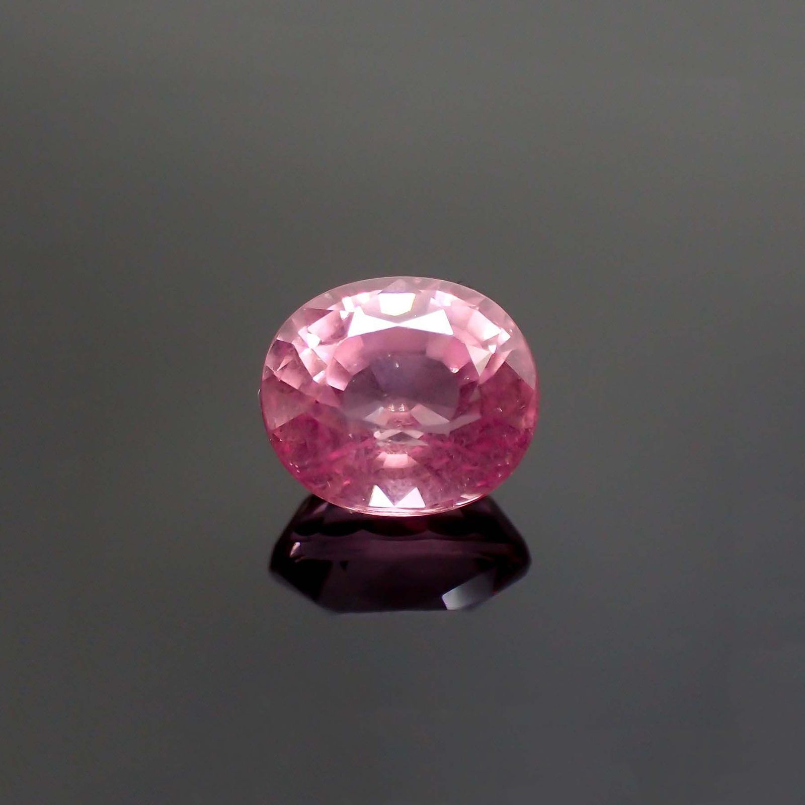 ピンクスピネル(宝石名ピンク・スピネル)タンザニア産 ソ付(彩珠) 1.327ct / 6.6x5.8mm前後 [260222567]