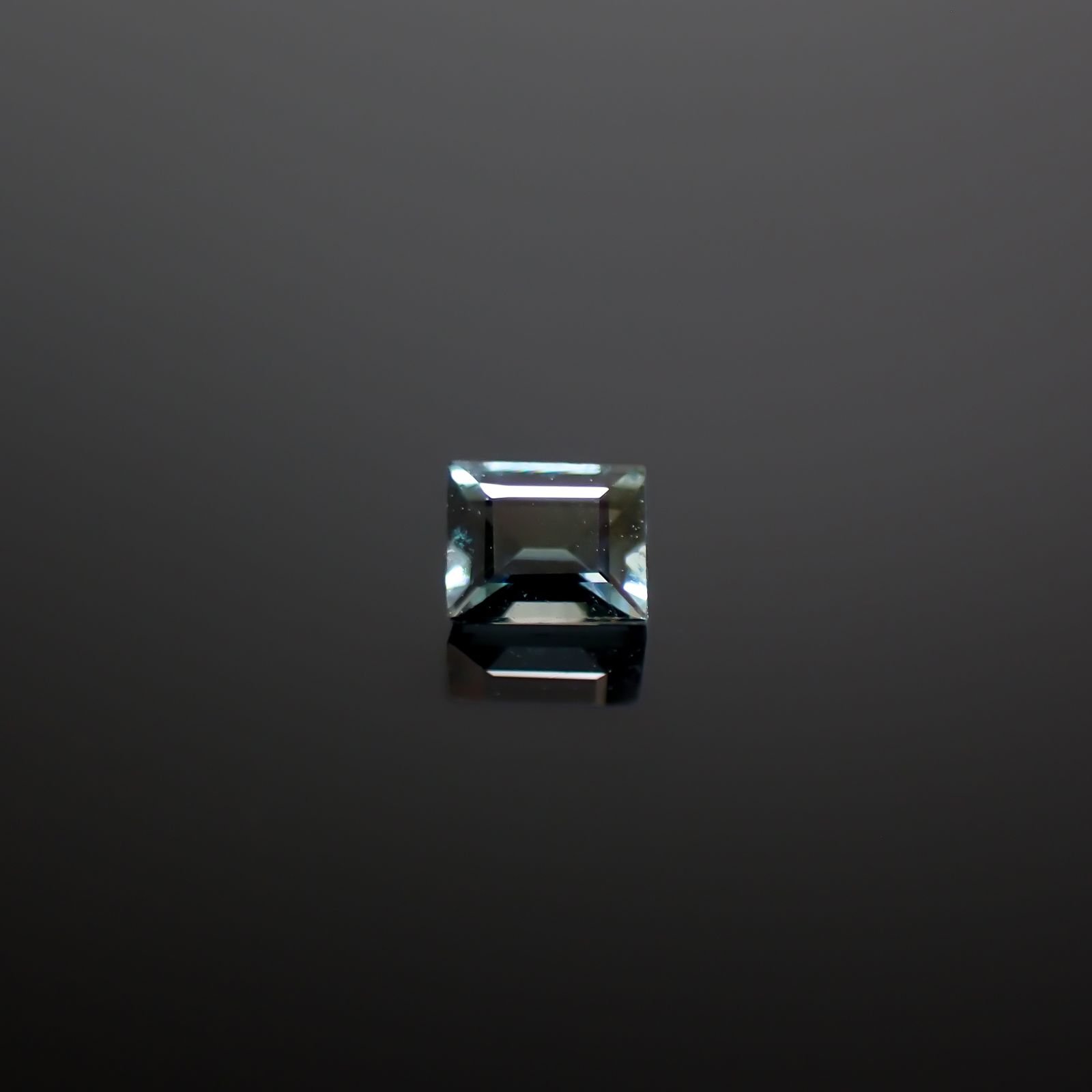 サファリン スリランカ産 0.12ct / 3x2.4mm前後 [260432054]