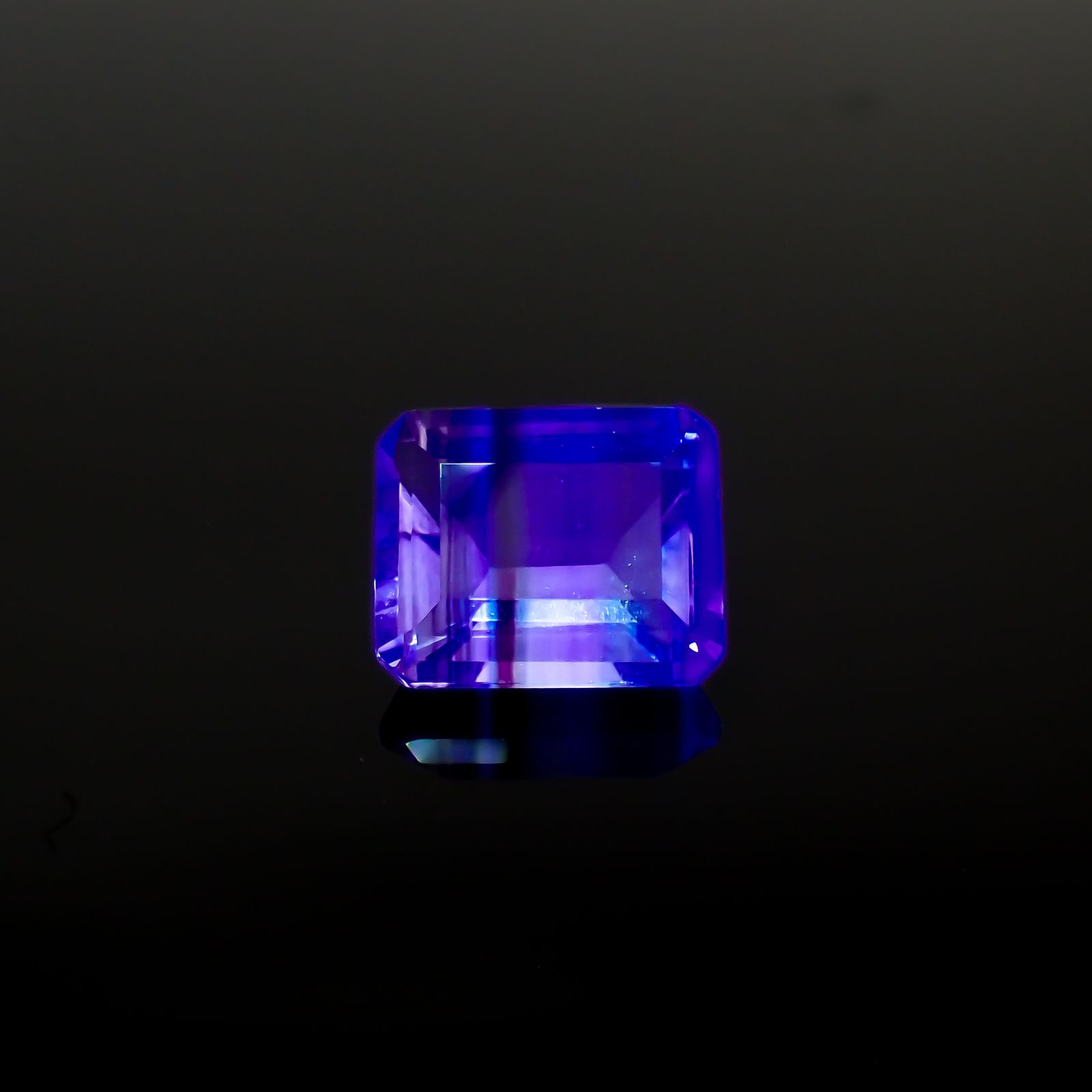 パーティカラーフローライト フルオレッセンス ブラジル産 5.35ct[230823273]10.9x9mm前後