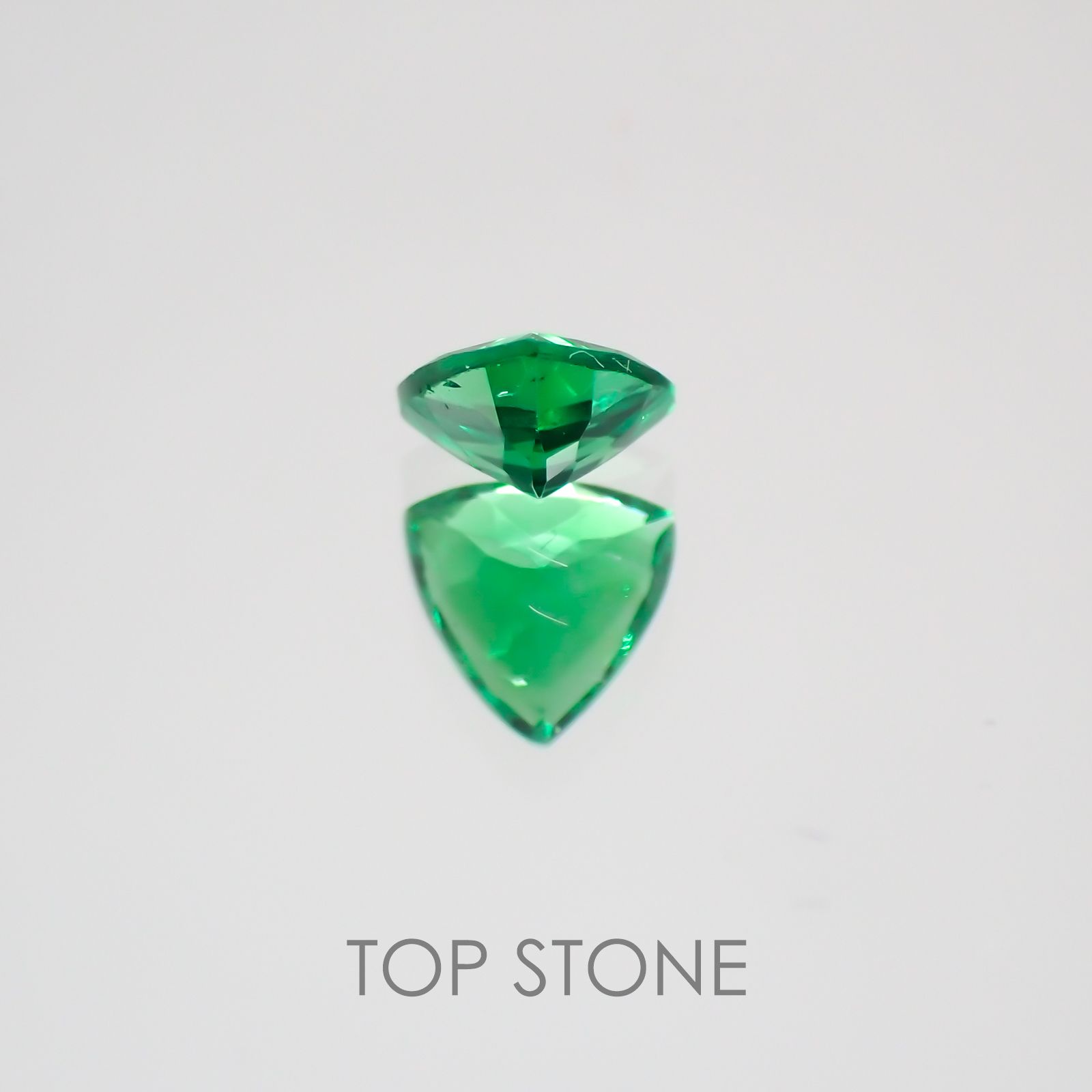 ツァボライト タンザニア産 ルース 0.2ct[21069922]3.9×4mm前後