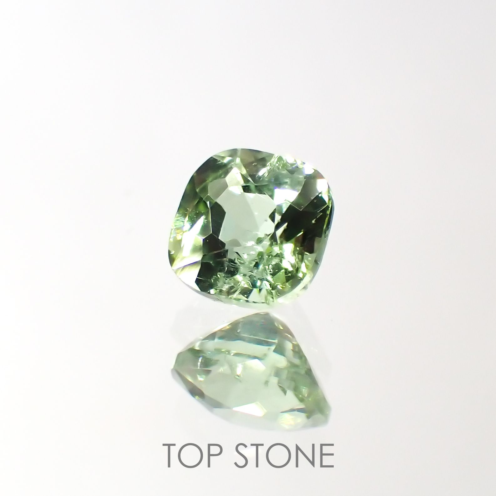 ミントトルマリン(宝石名グリーン・トルマリン) アフガニスタン産ス 0.46ct 識別済[211013620]4.5×4.4mm前後