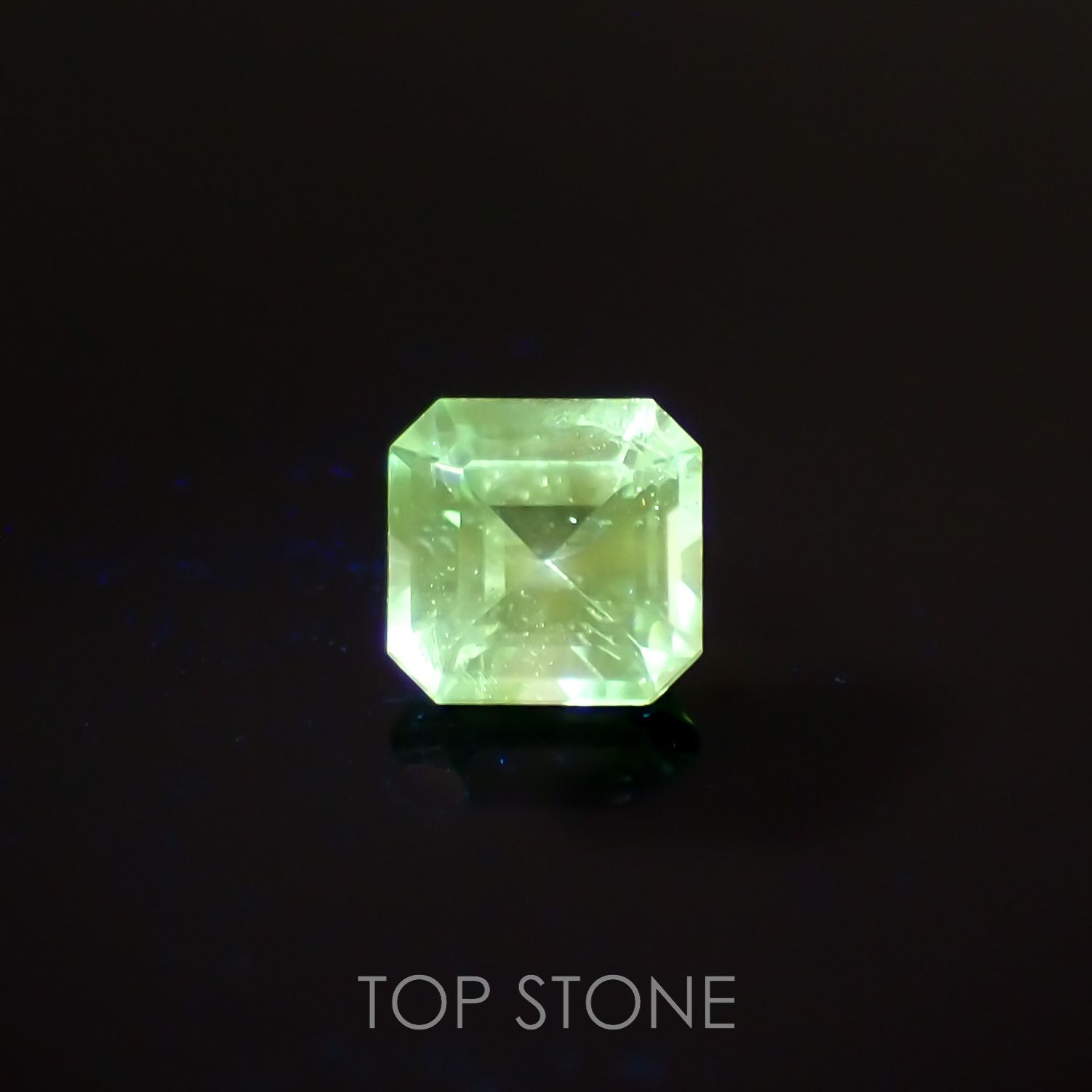 バナジウムコーネルピン(宝石名コーネルピン)タンザニア・タンガ州産 0.18ct 識別済[220716765]3.2x3.1mm前後