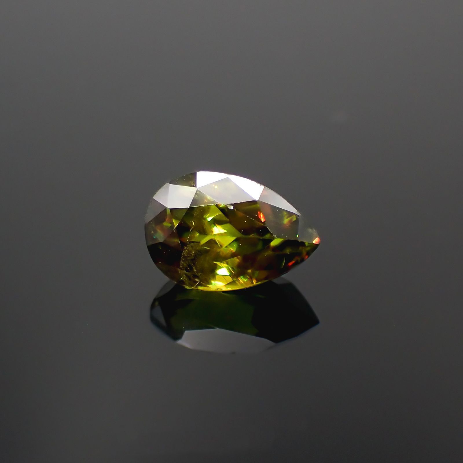 カラーチェンジスフェーン パキスタン産 1.50ct [230120042]8.3x5.5mm前後