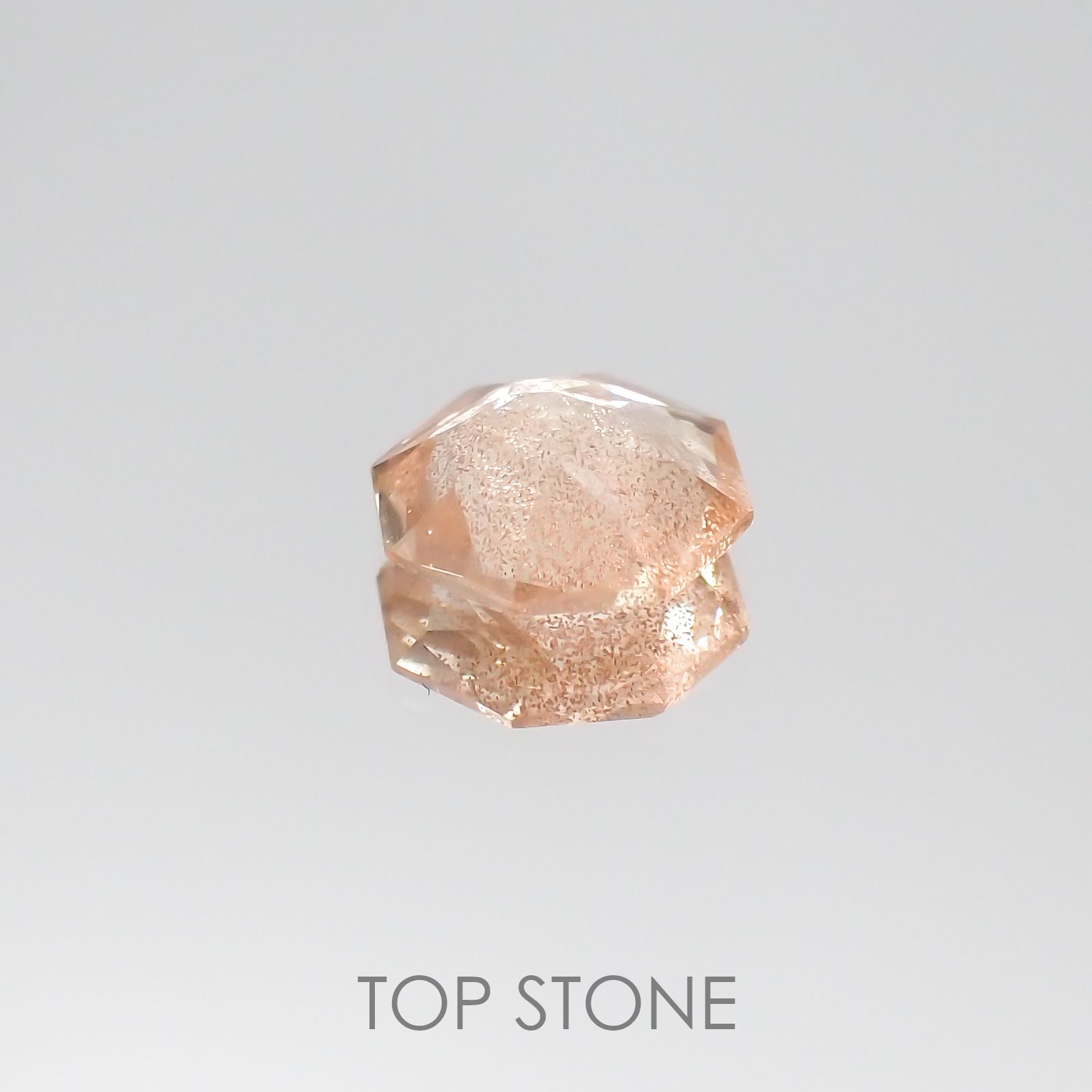 ◇オクタゴンカット◇オレゴンサンストーンSA(宝石名ラブラドライト) アメリカ・オレゴン州産 0.58ct 識別済[210610965]6×6mm前後