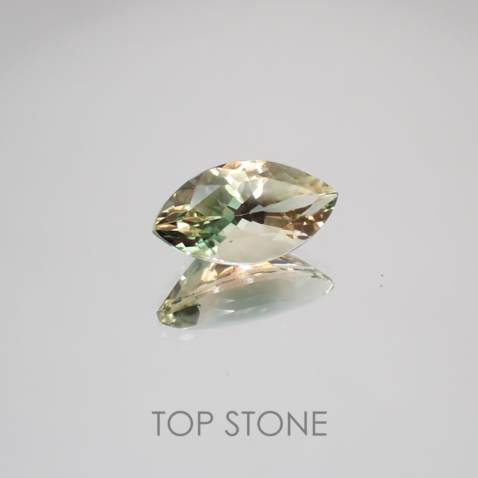 バイカラーオレゴンサンストーン(宝石名バイカラー・ラブラドライト) アメリカ・オレゴン州産 3.307ct ソ付(彩珠)[210410539]14.1×7.6mm前後