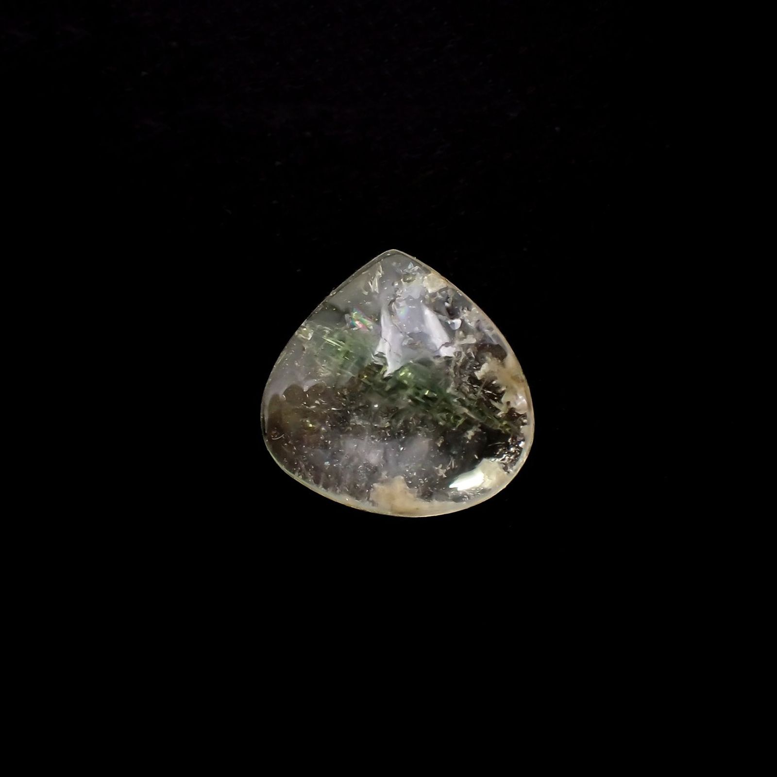 グリーントルマリンインクォーツ ブラジル・ミナスジェライス州産 9.01ct / 15.2x15.7mm前後 [221018314]