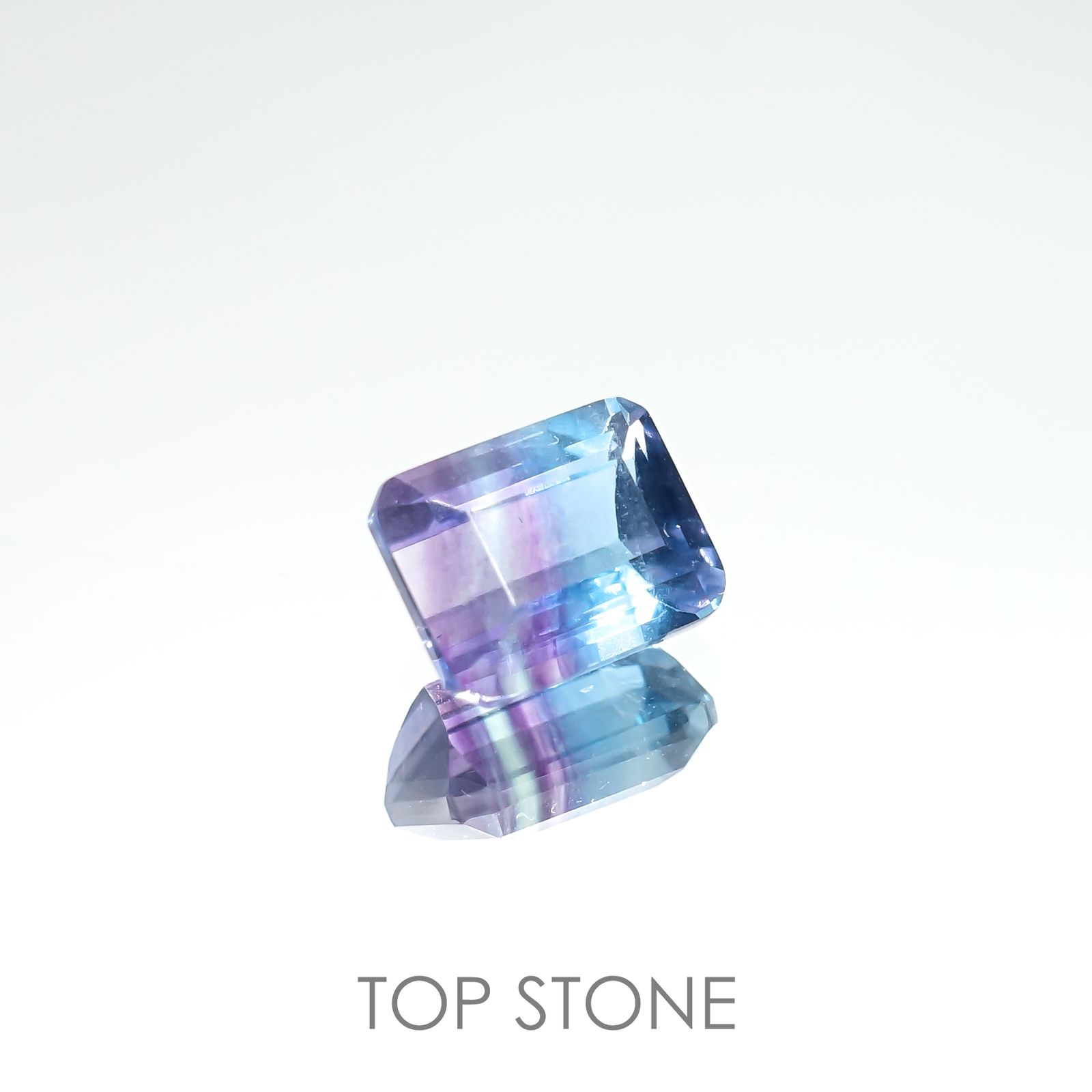 パーティカラーフローライト(宝石名フルオライト)ブラジル産 3.12ct 識別済[220115088]9x7.1mm前後