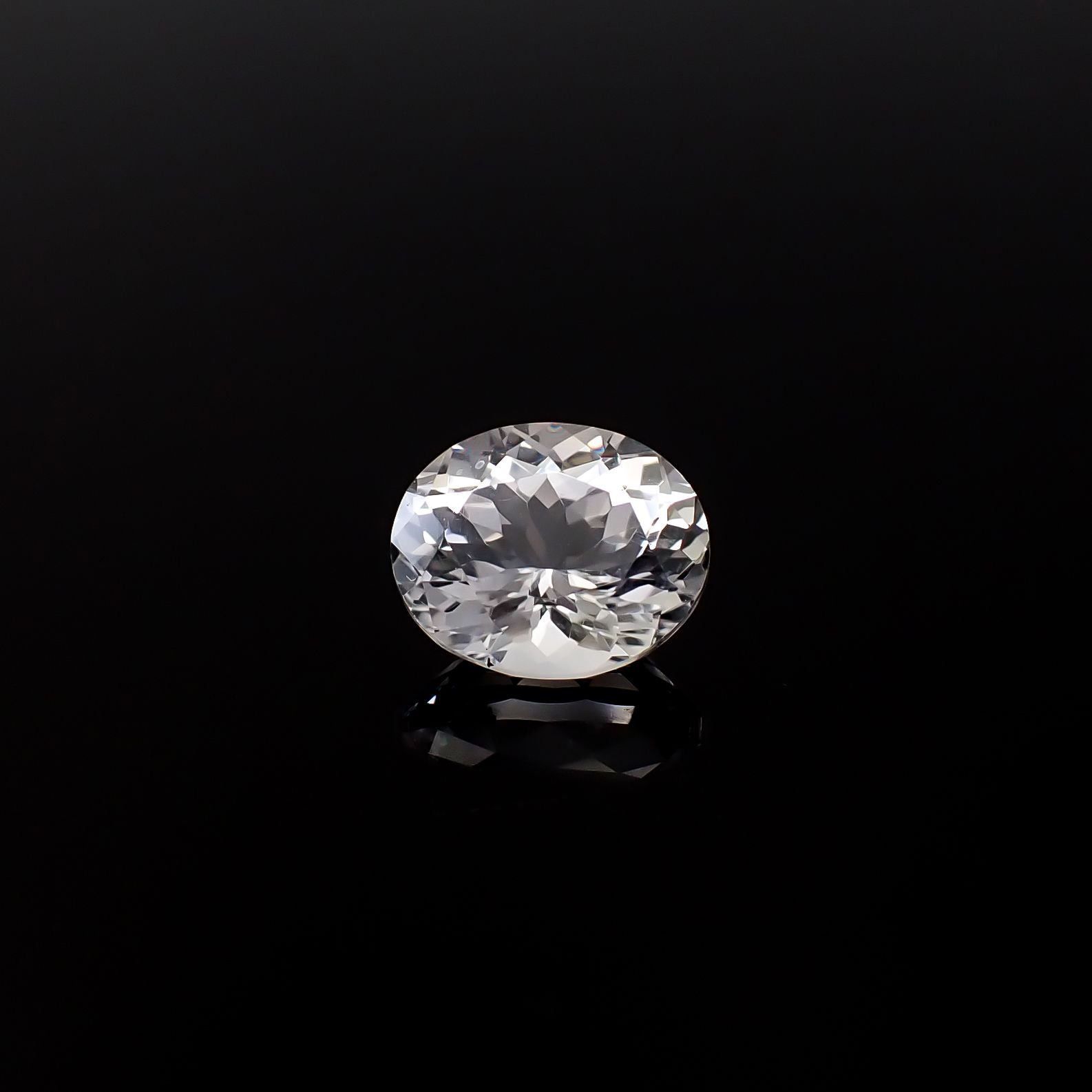 日本水晶 滋賀県田上山大谷河原産 2.39ct / 9.7x8mm前後 [260632423]