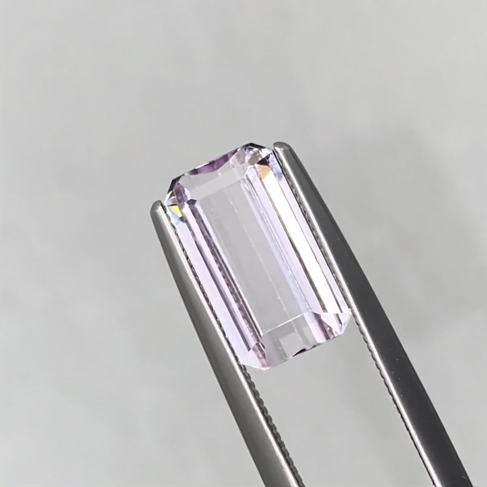 クンツァイト アフガニスタン産 2.78ct / 11.2x6.4mm前後 [231225138