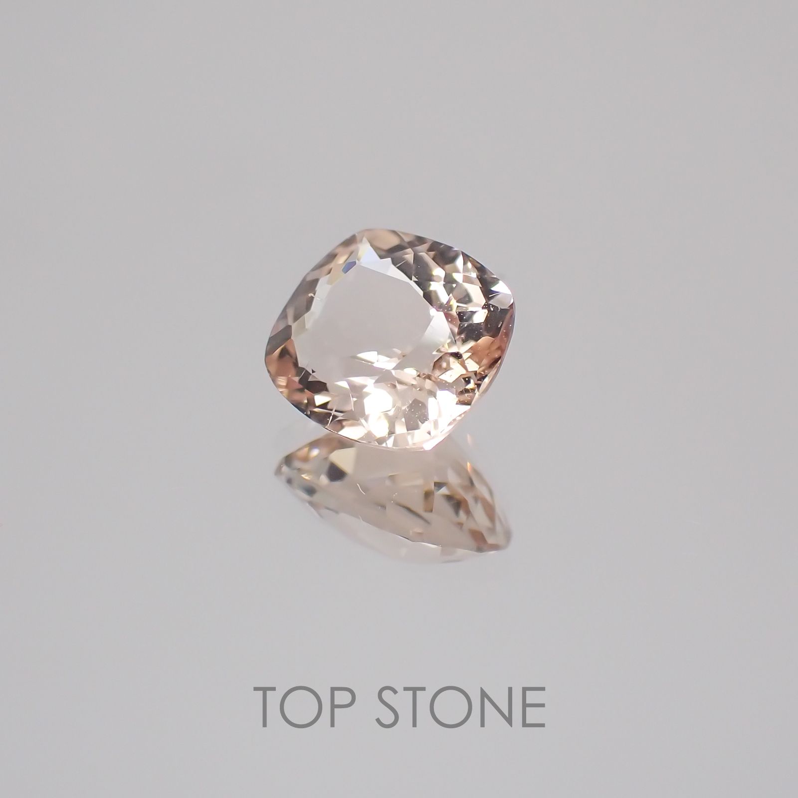 モルガナイト ナイジェリア産 ルース 1.04ct[21039109]6.9×6.2mm前後
