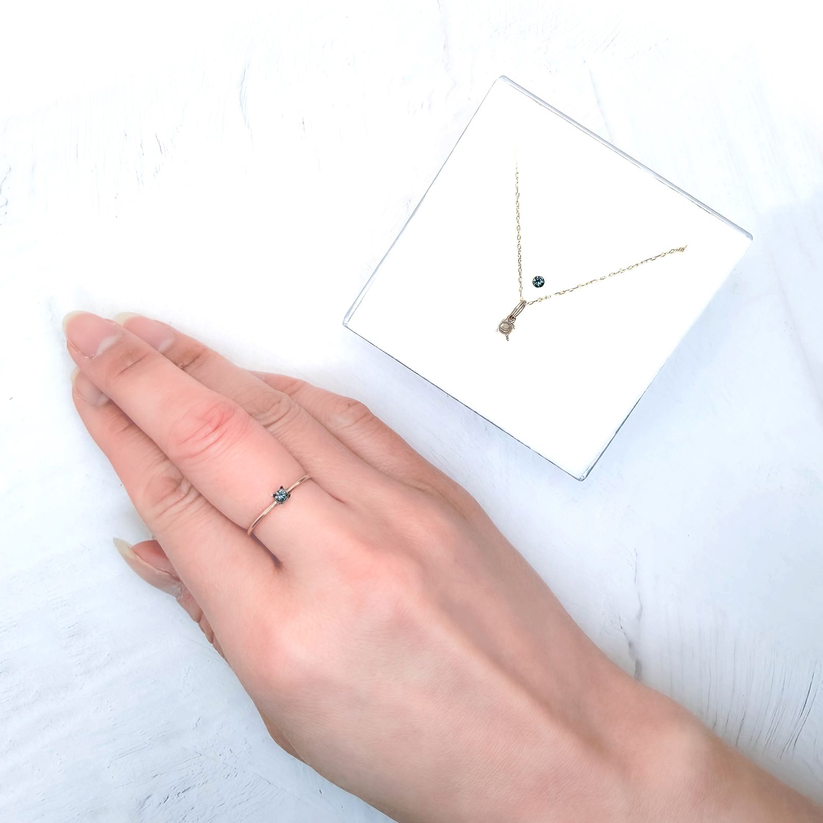 ◇ペアセット◇ベキリーブルーガーネット（カラーチェンジガーネット アレキタイプ） マダガスカル・ベキリー産 0.13ct / 2.4x2.4mm前後 [251231551]