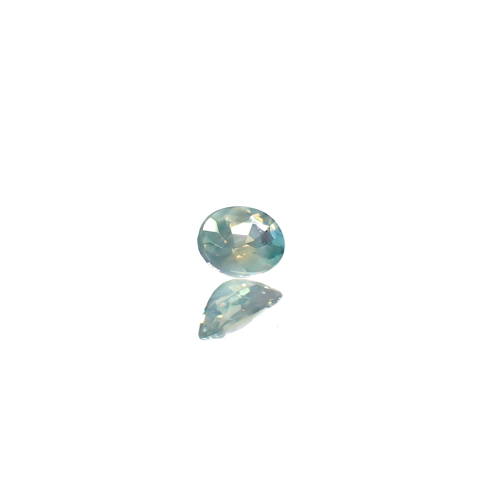 アレキサンドライトキャッツアイ ブラジル・ミナスジェライス州ヘマチタ鉱山産 0.099ct[240527429]3.2x2.4mm前後