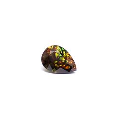 カラーチェンジスフェーン パキスタン産 1.78ct / 9.1x6.8mm前後 [260632491]