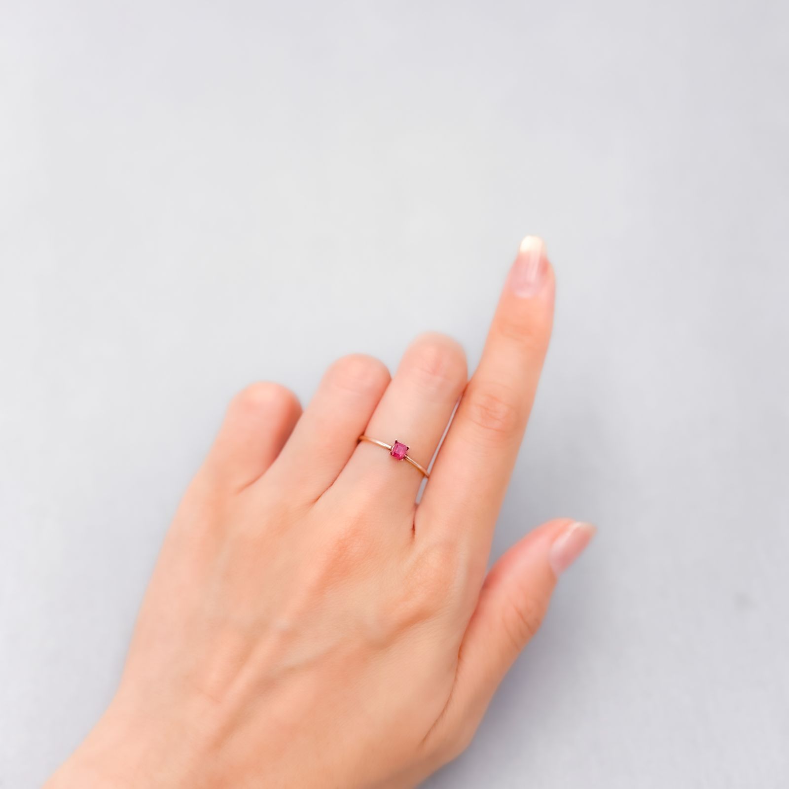 レッドベリル/ピンクベリル アメリカ・ユタ州産 0.12ct [250530376]3.3x2.8mm前後