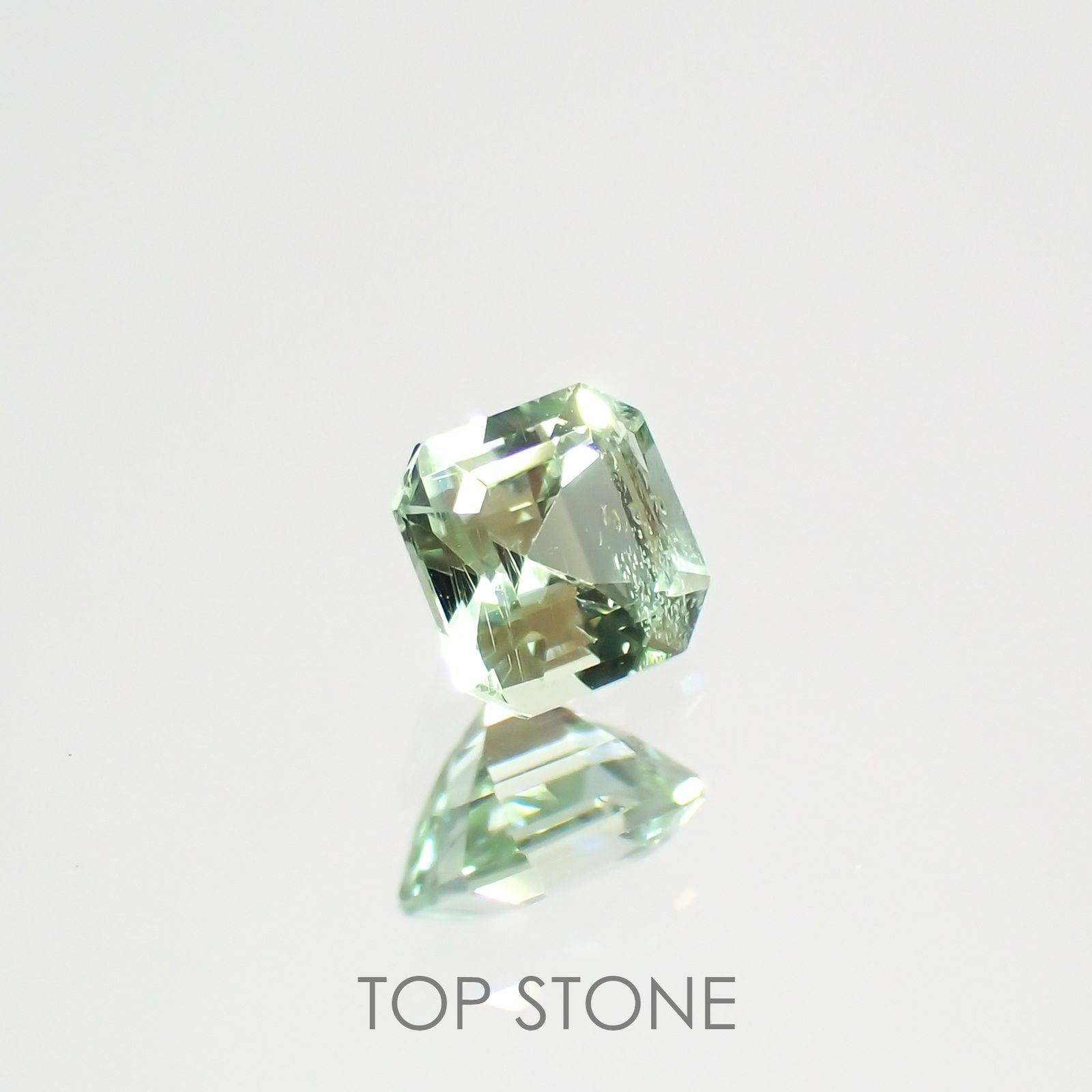 バナジウムコーネルピン(宝石名コーネルピン)タンザニア・タンガ州産 0.24ct 識別済[220115618]3.3x3.3mm前後