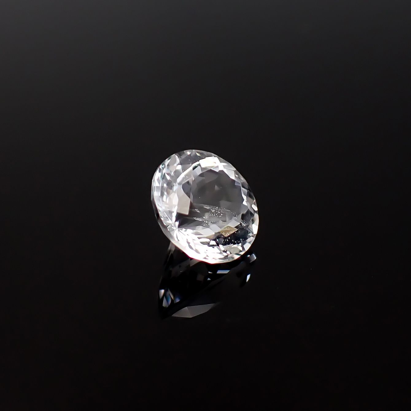 日本水晶 宮崎県板谷産 1.49ct / 7.6x7.4mm前後 [260632425]