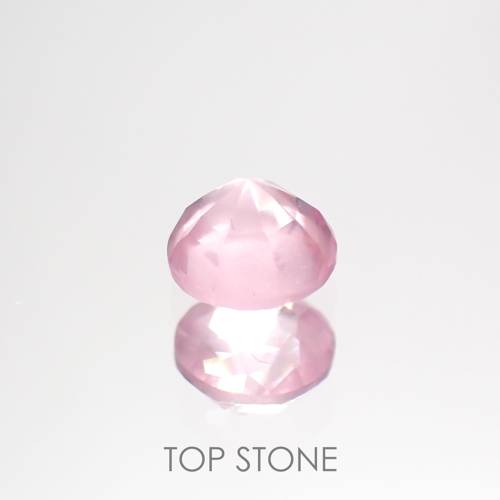 シルキーピンクスピネル(宝石名ピンク・スピネル) タンザニア産 0.46ct 識別済[210812909]4.4×4.4mm前後