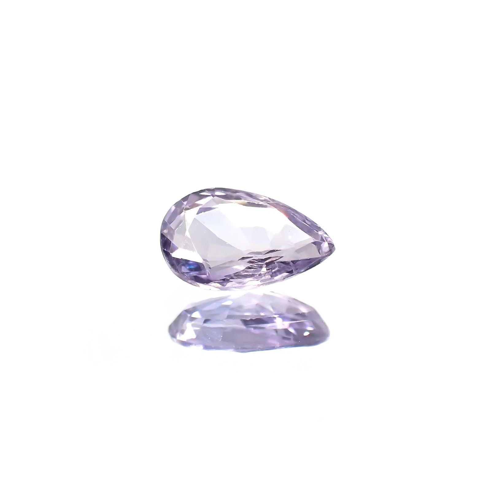 ラベンダーサファイア(宝石名サファイア) マダガスカル/スリランカ産 識別済 0.99ct / 7.9x4.9mm前後 [210812502]