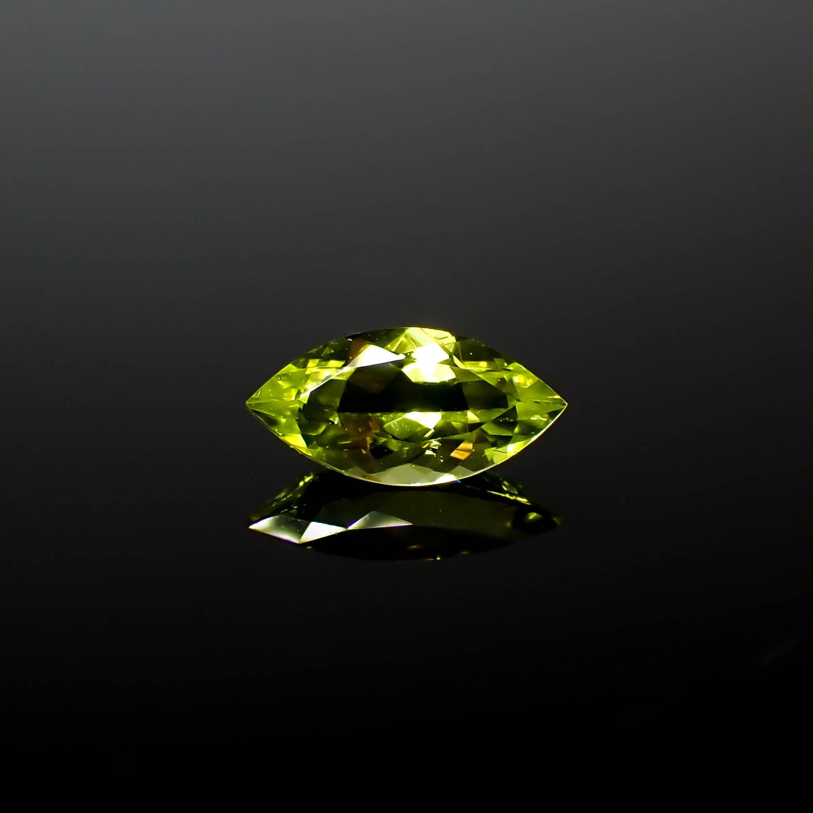 カナリートルマリン ザンビア・カナリー鉱山産 0.34ct[240527557]6.9x3.4mm前後