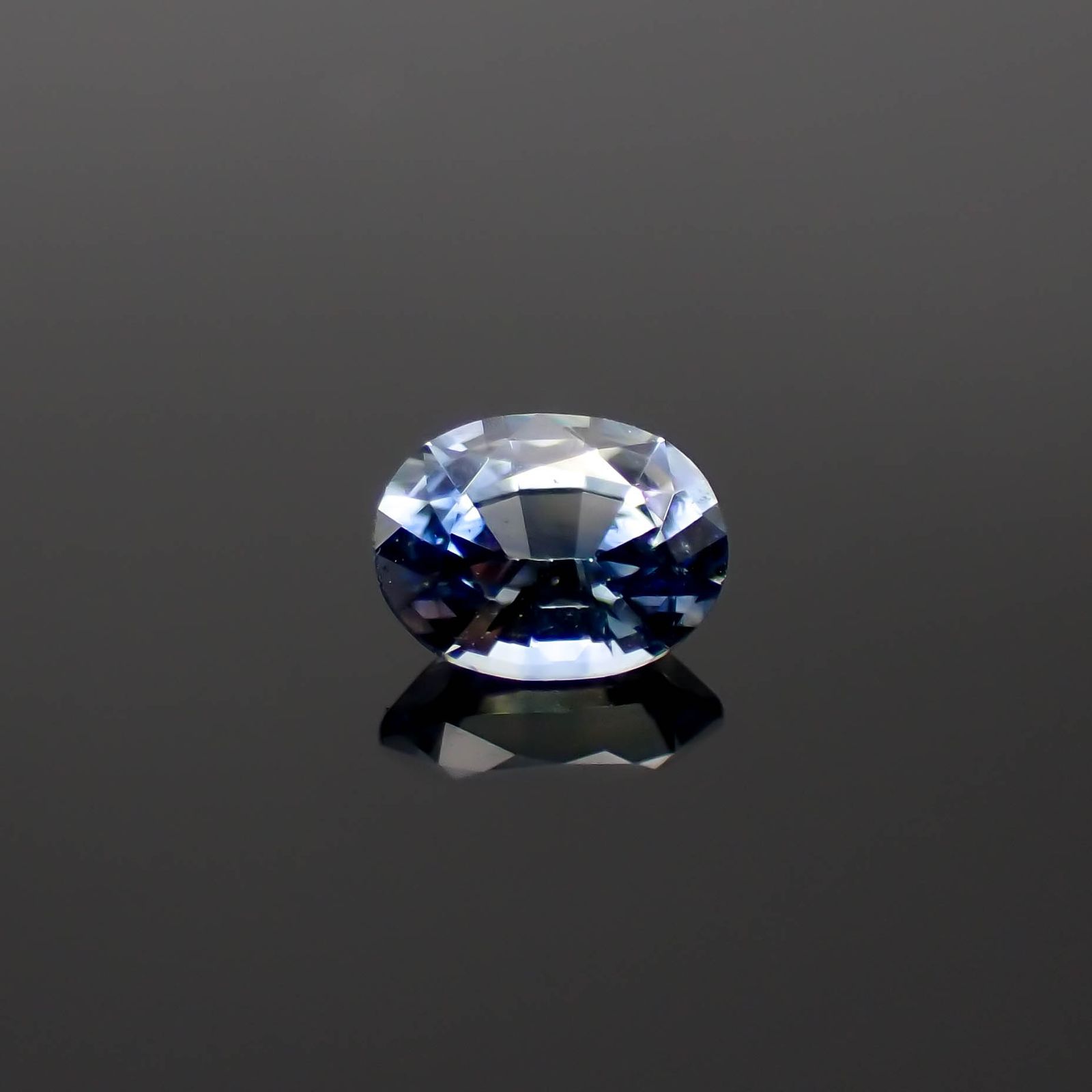 アイスブルーサファイア スリランカ産 0.22ct[230722693]4x3mm前後