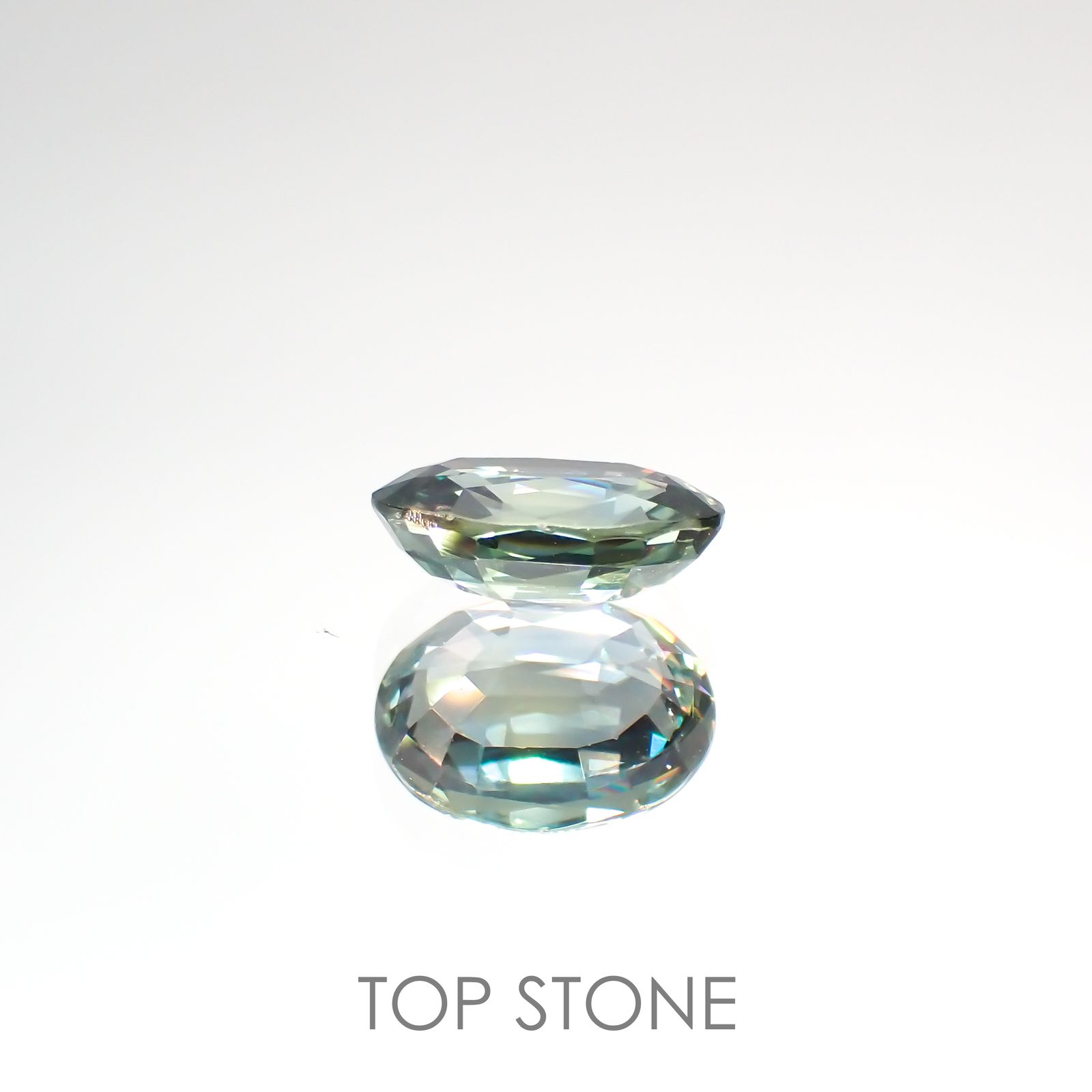 バイカラーサファイア(宝石名サファイア) マダガスカル/スリランカ産 2.128ct ソ付(彩珠)[210912477]8.9×6.9mm前後
