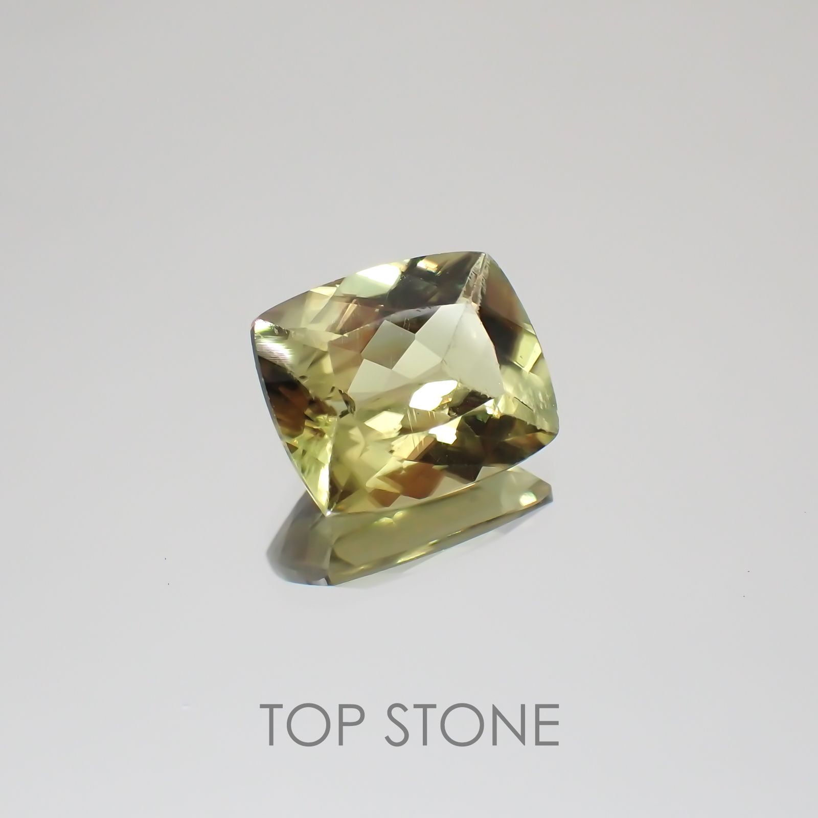 ダイアスポア(カラーチェンジ) トルコ産 ルース 3.36ct[19111474]10.2×8.2mm前後