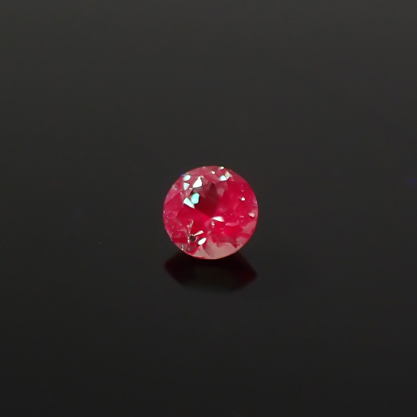 アレキサンドライト ロシア産 0.094ct / 2.7x2.7mm前後 [260532150]