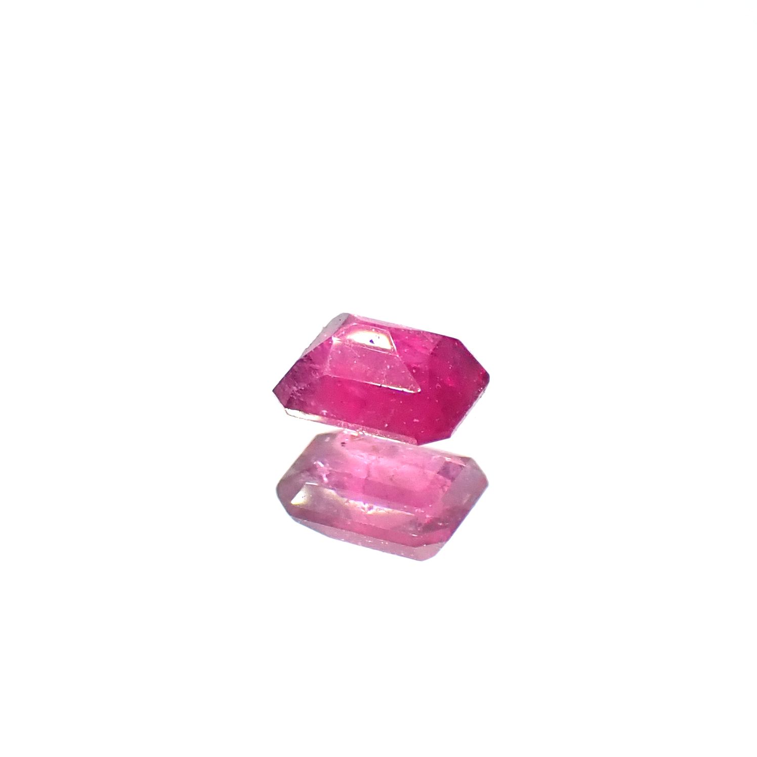 レッドベリル/ピンクベリル アメリカ・ユタ州産 0.079ct [250530377]3x2.3mm前後