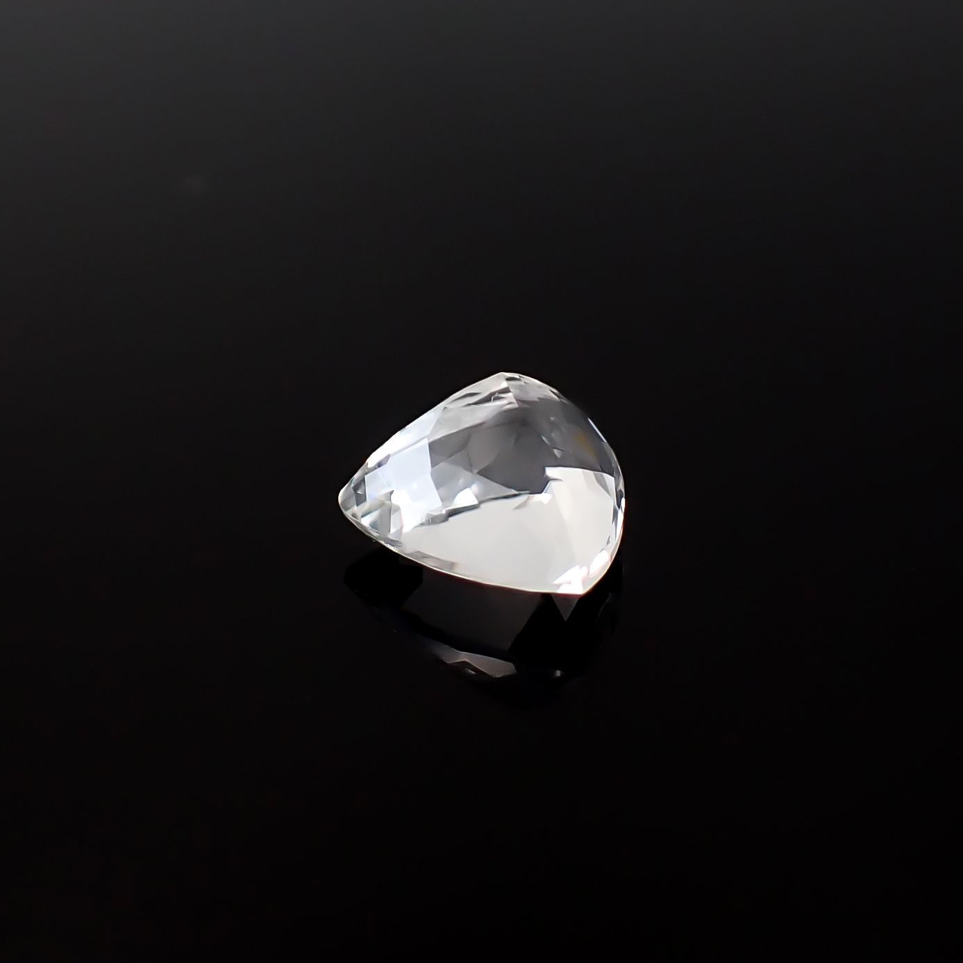 日本水晶 滋賀県田上山大谷河原産 3.04ct / 9.8x10.1mm前後 [260632418]