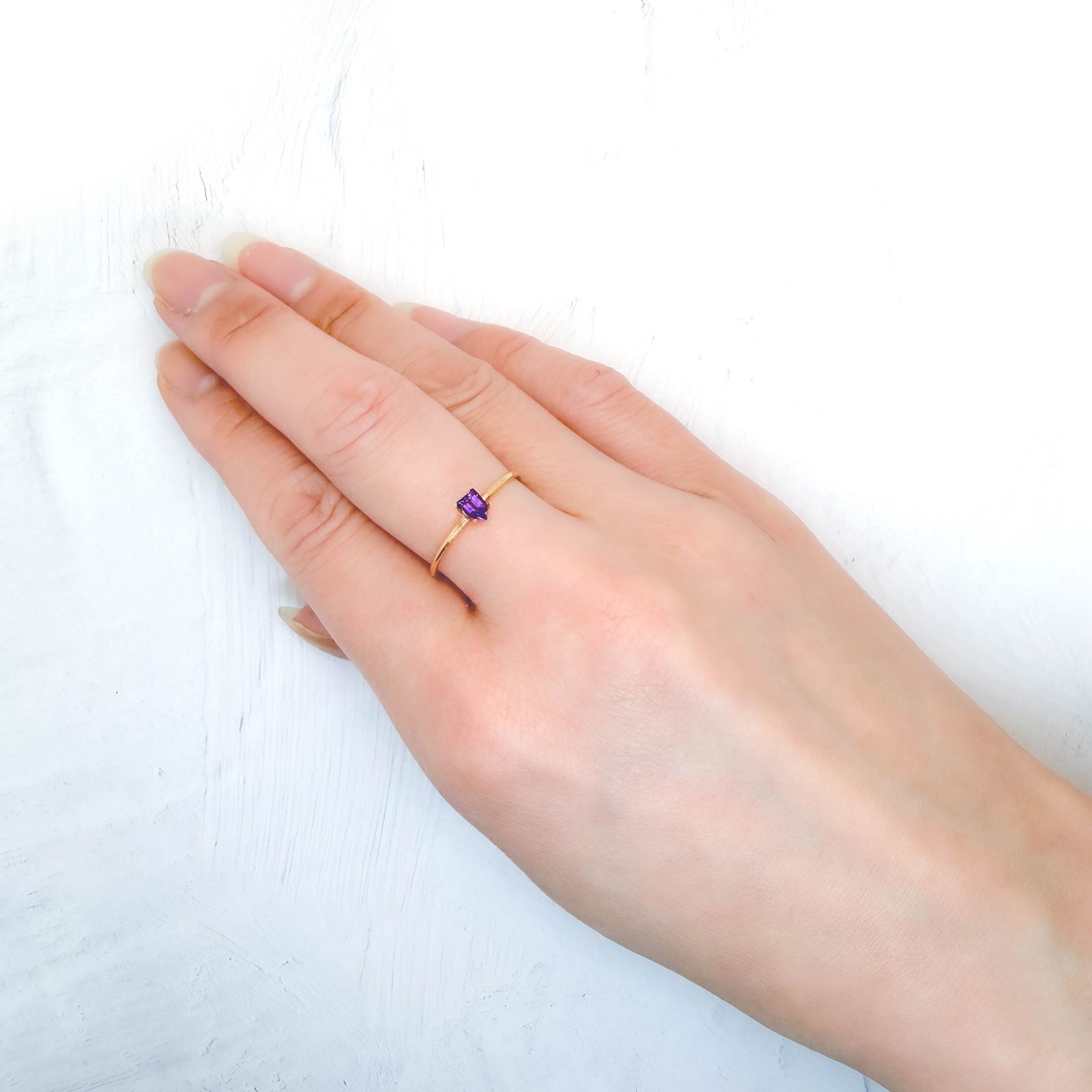 ◇カスタムカット◇ウィンザーサファイア タンザニア・ウィンザー産 0.23ct / 4.4x3mm前後 [260532143]