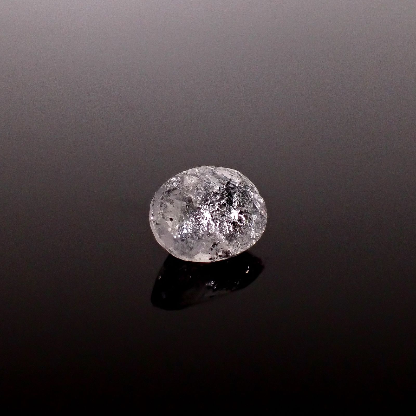 グラファイトインクォーツ ブラジル産 2.49ct / 10.2x7.9mm前後 [260331932]