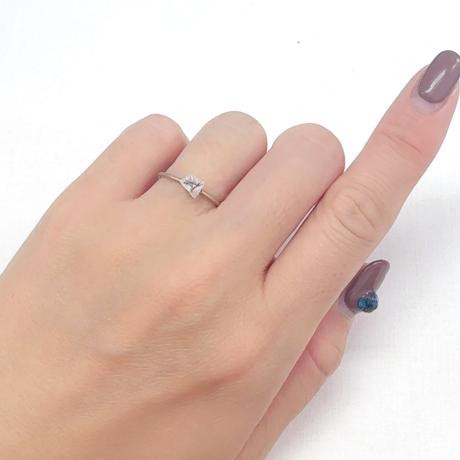 ◇カスタムカット◇ポードレッタイト(宝石名ポードレッタイト)ビルマ産 0.282ct ソ付(彩珠)[240628437]5.8x4.2mm前後