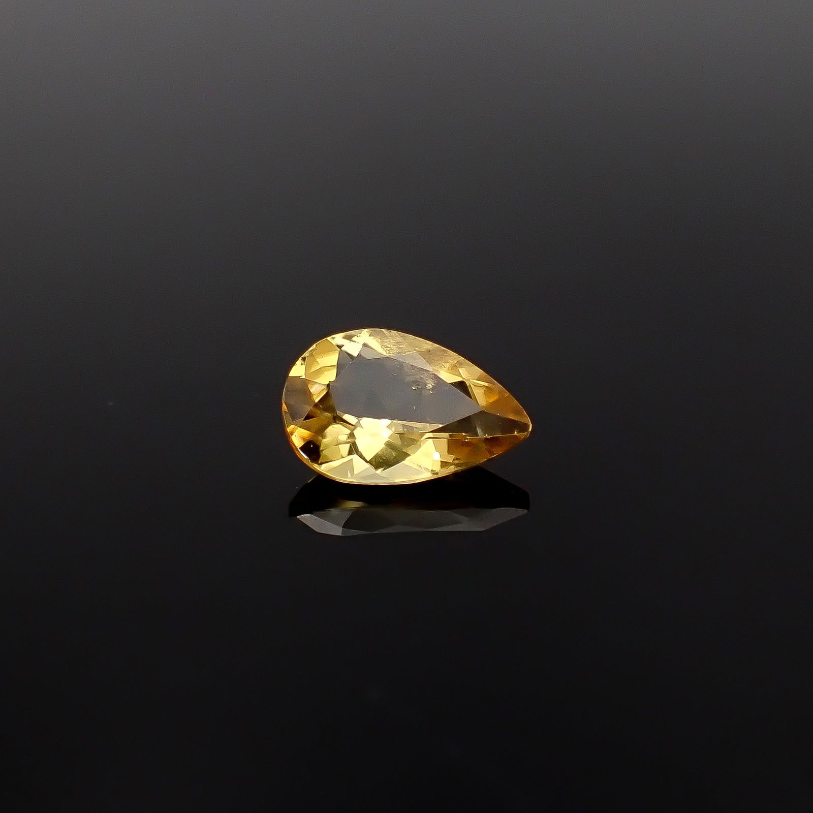 コンドロダイト(宝石名コンドロダイト)タジキスタン・パミール高原産 識別済 1.27ct / 9.1x6.2mm前後 [260131579]