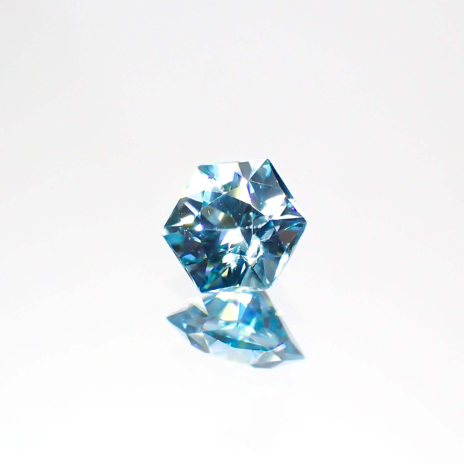 ◇ヘキサゴンカット◇ブルージルコン(宝石名ジルコン)カンボジア産 0.73ct 識別済[220113994]4.8x4.8mm前後