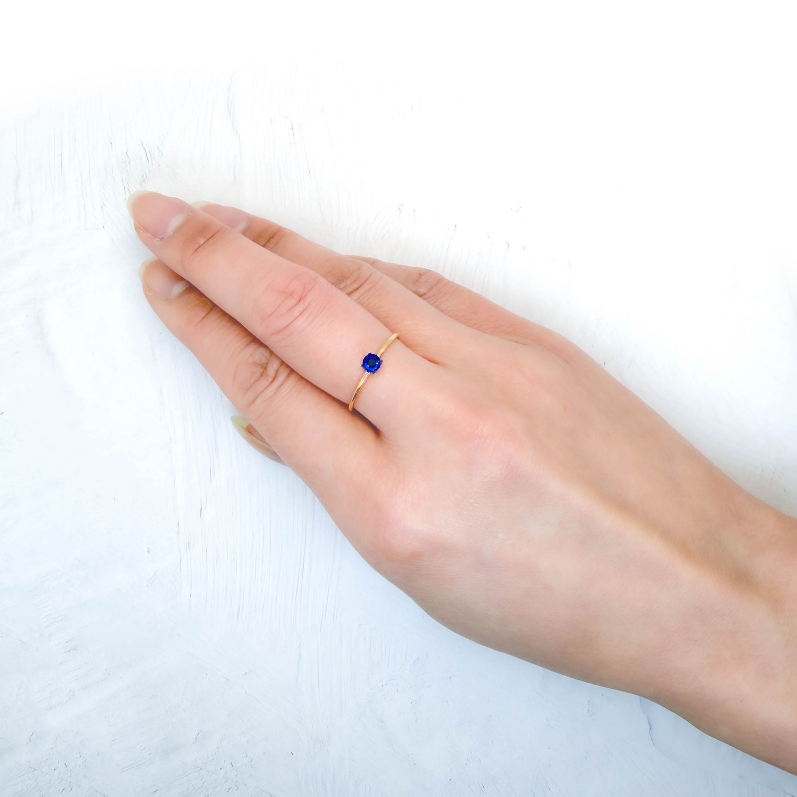 アウイナイト フルオレッセンス ドイツ産 0.18ct / 3.5x3.5mm前後 [260131500]