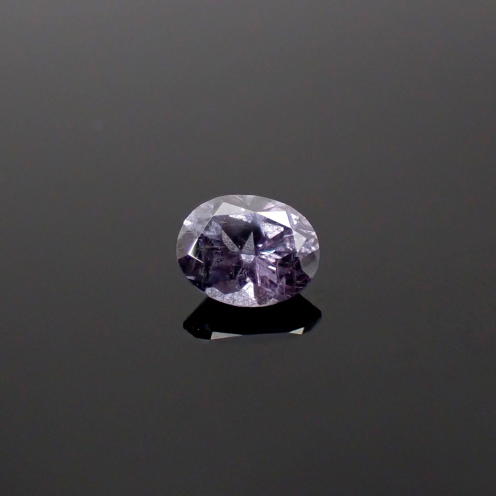 ベキリーブルーガーネット（カラーチェンジガーネット アレキタイプ） マダガスカル・ベキリー産 0.43ct / 5.1x4.1mm前後 [251231508]