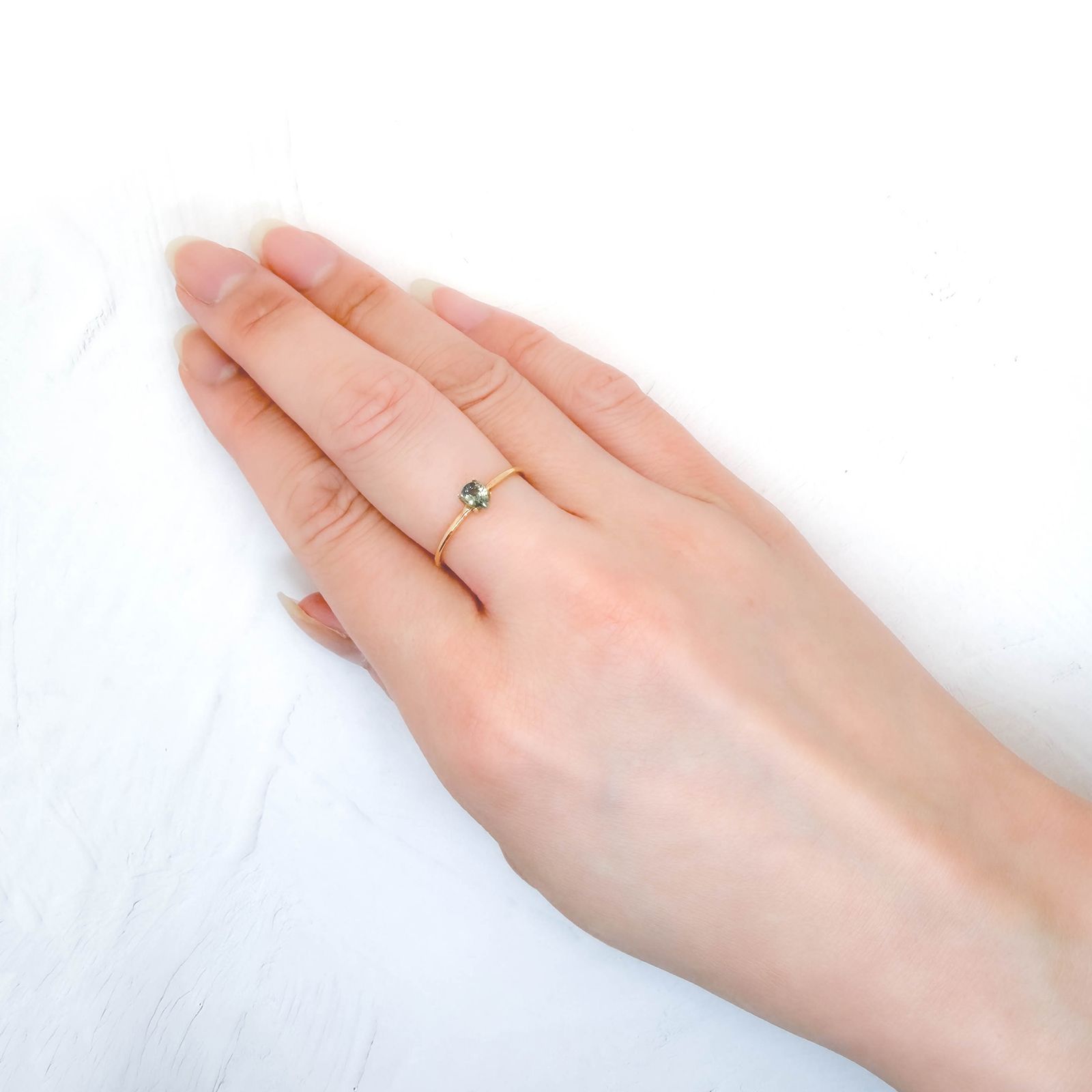 グリーンクリソベリル(宝石名クリソベリル)スリランカ/マダガスカル産 識別済 0.24ct / 4.5x3.4mm前後 [260514479]