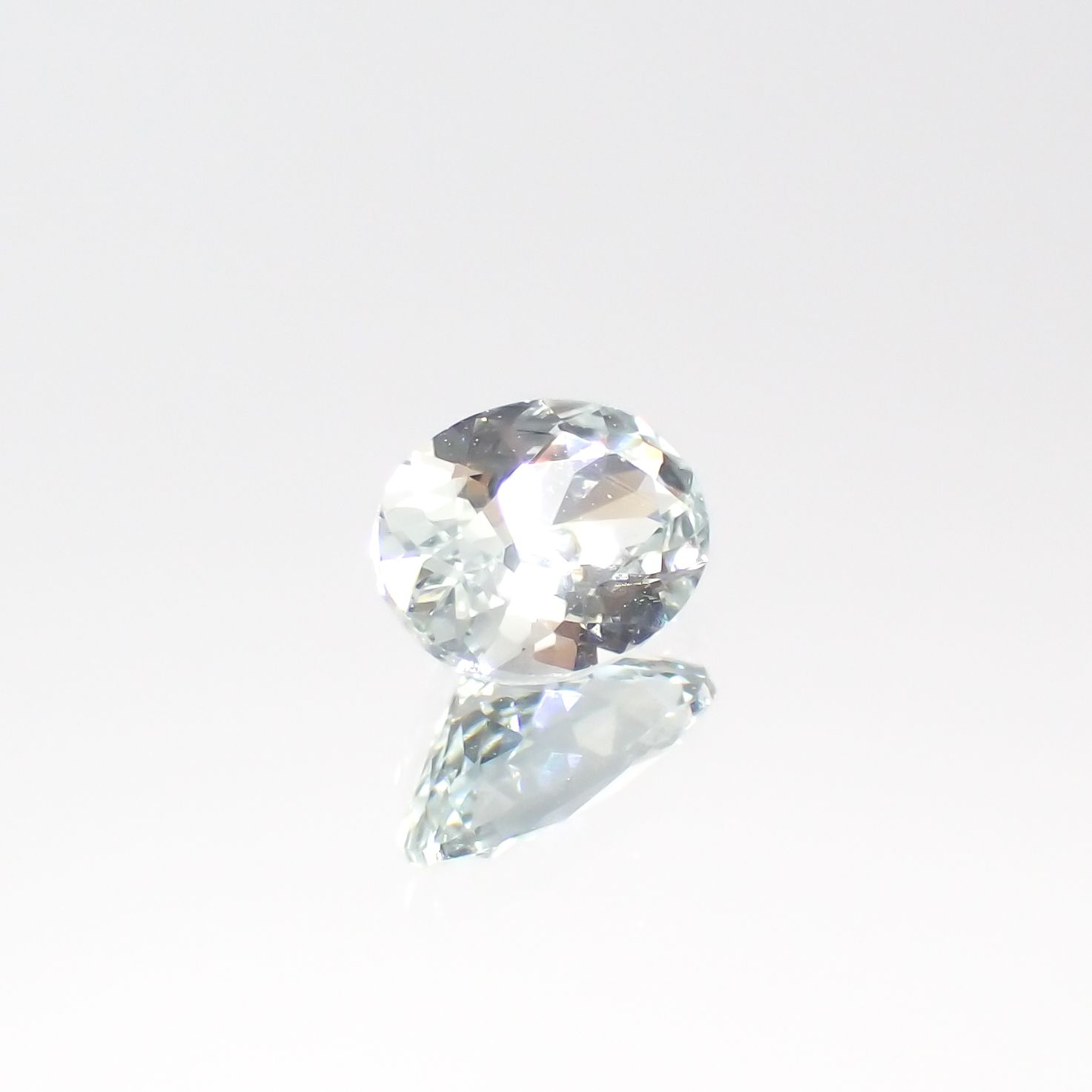 アイスブルーサファイア(宝石名サファイア)スリランカ/マダガスカル産 0.36ct 識別済[230421396]5.1x3.8mm前後